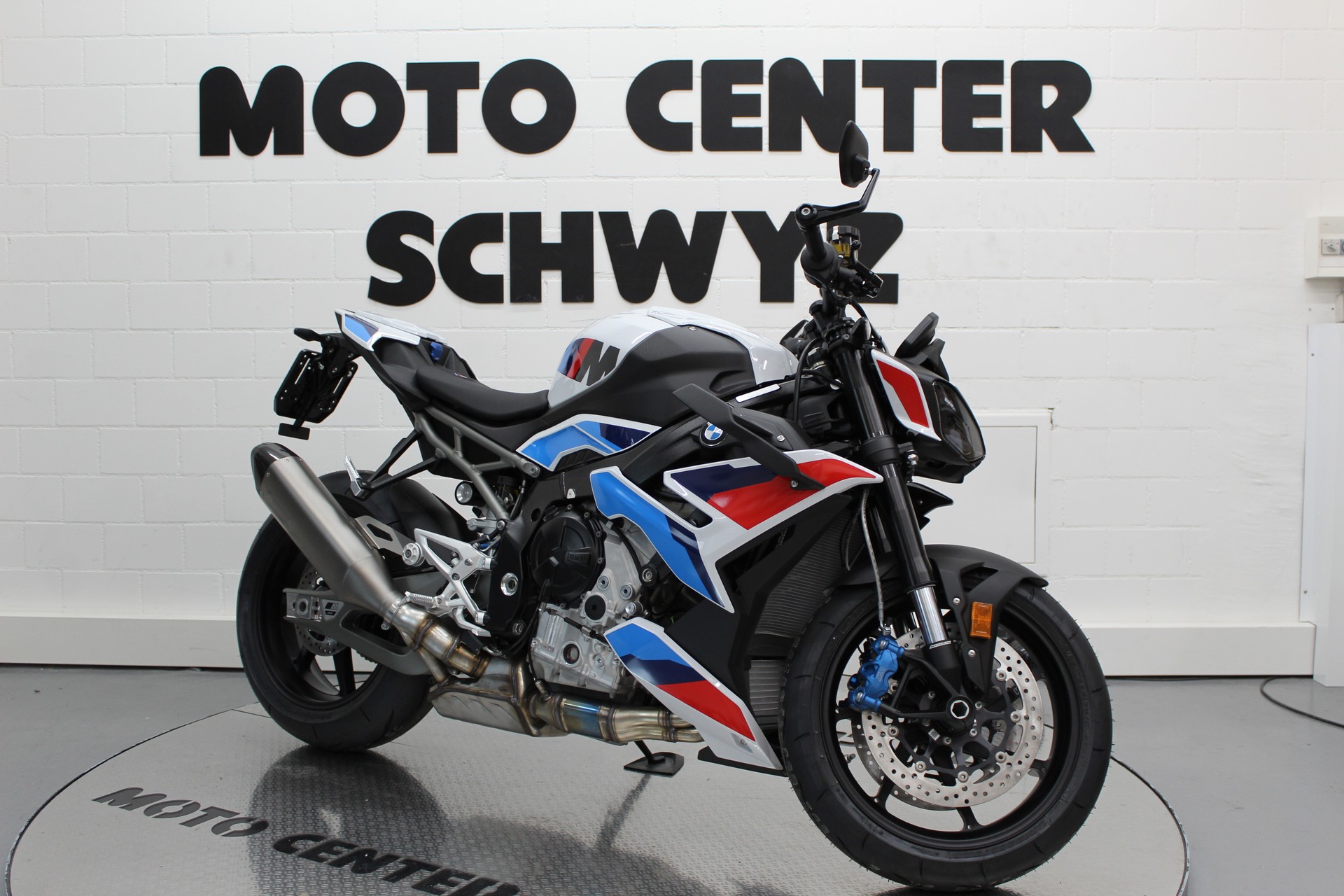 BMW M 1000 R-showroom-element-1