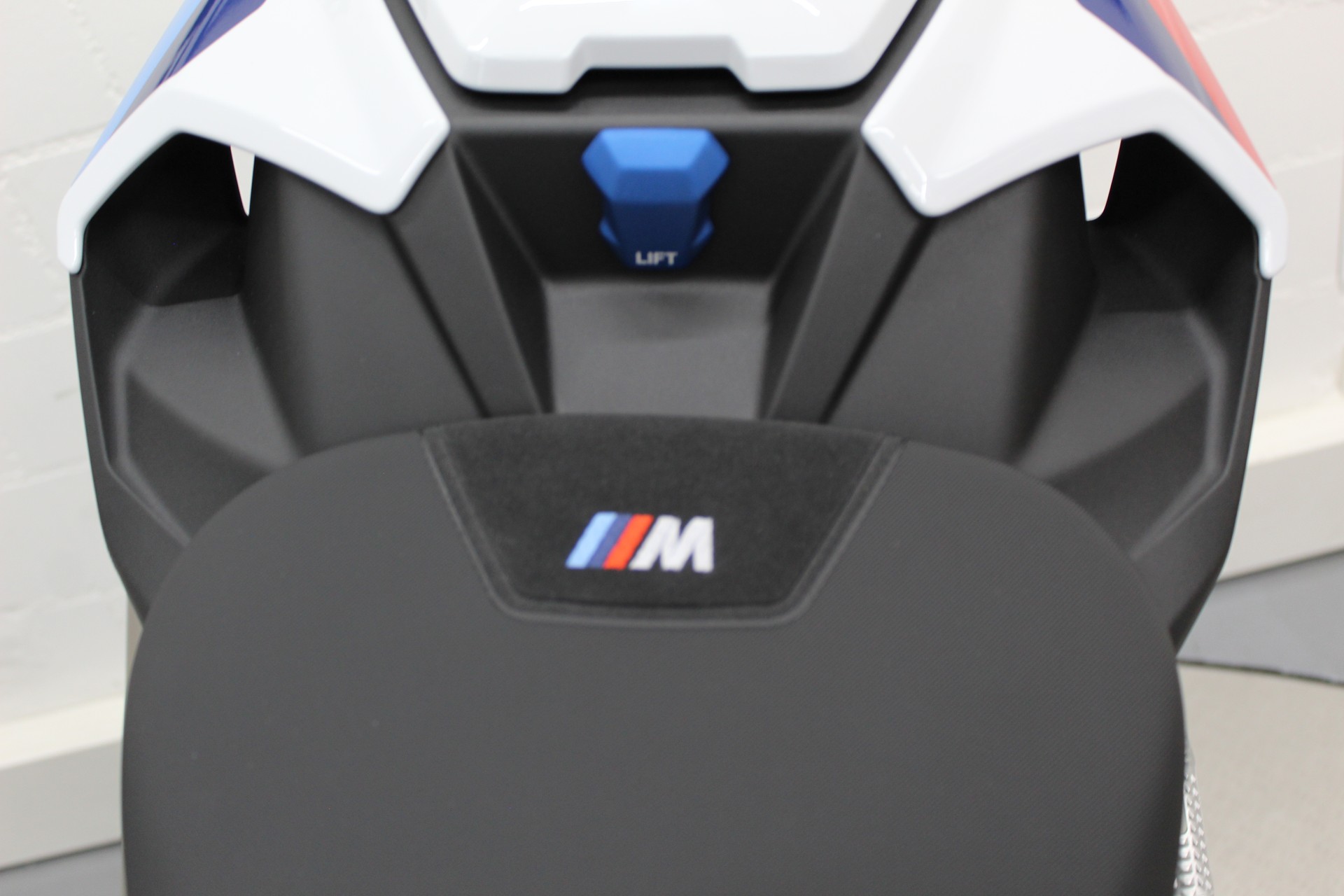 BMW M 1000 R-image-8