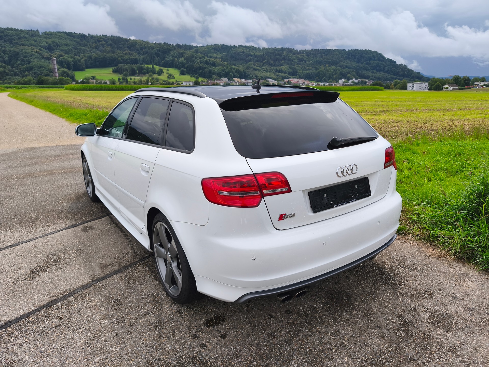 AUDI S3 Sportback 2.0 TFSI quattro S-tronic-image-2