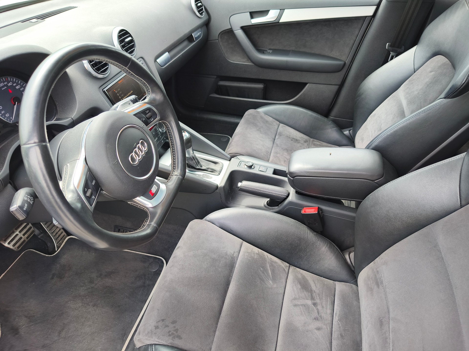 AUDI S3 Sportback 2.0 TFSI quattro S-tronic-image-8