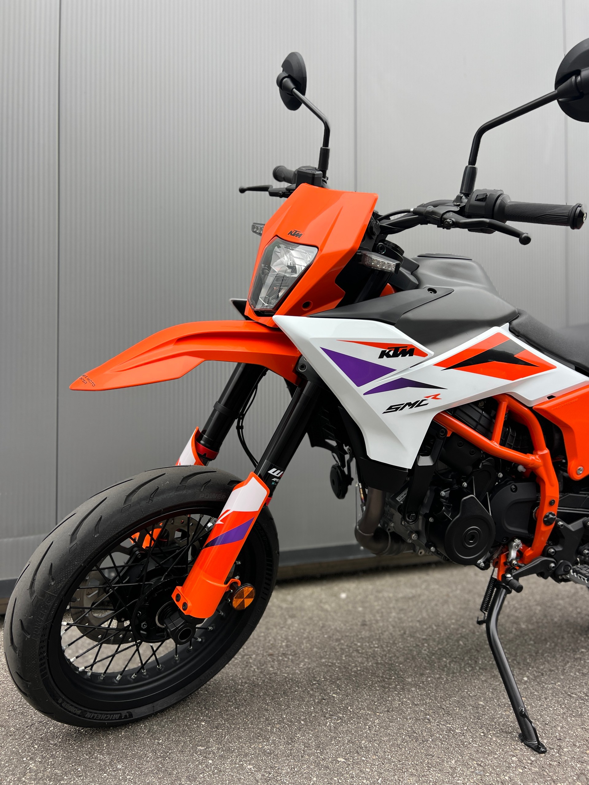 KTM 390 SMC-R-showroom-element-3