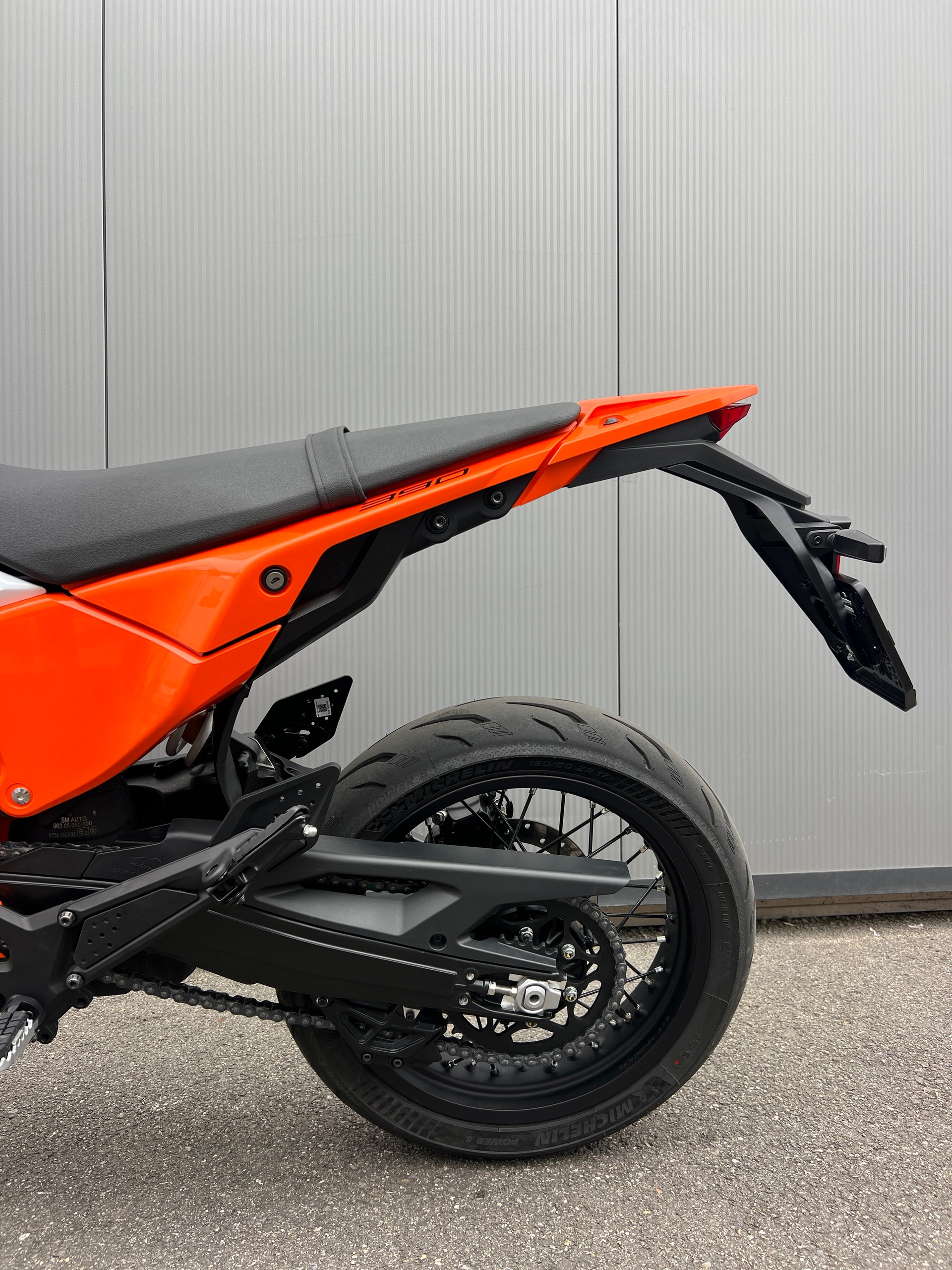 KTM 390 SMC-R-showroom-element-1