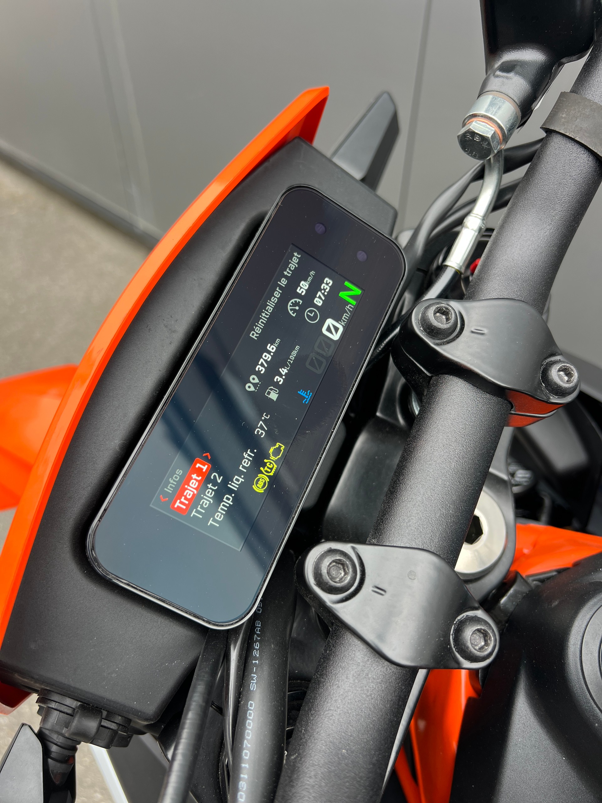 KTM 390 SMC-R-showroom-element-2