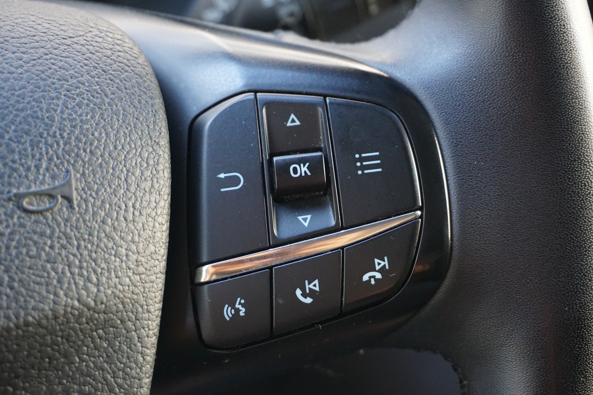 FORD E-Transit Van 350 L2 Trend RWD 68kWh-image-9