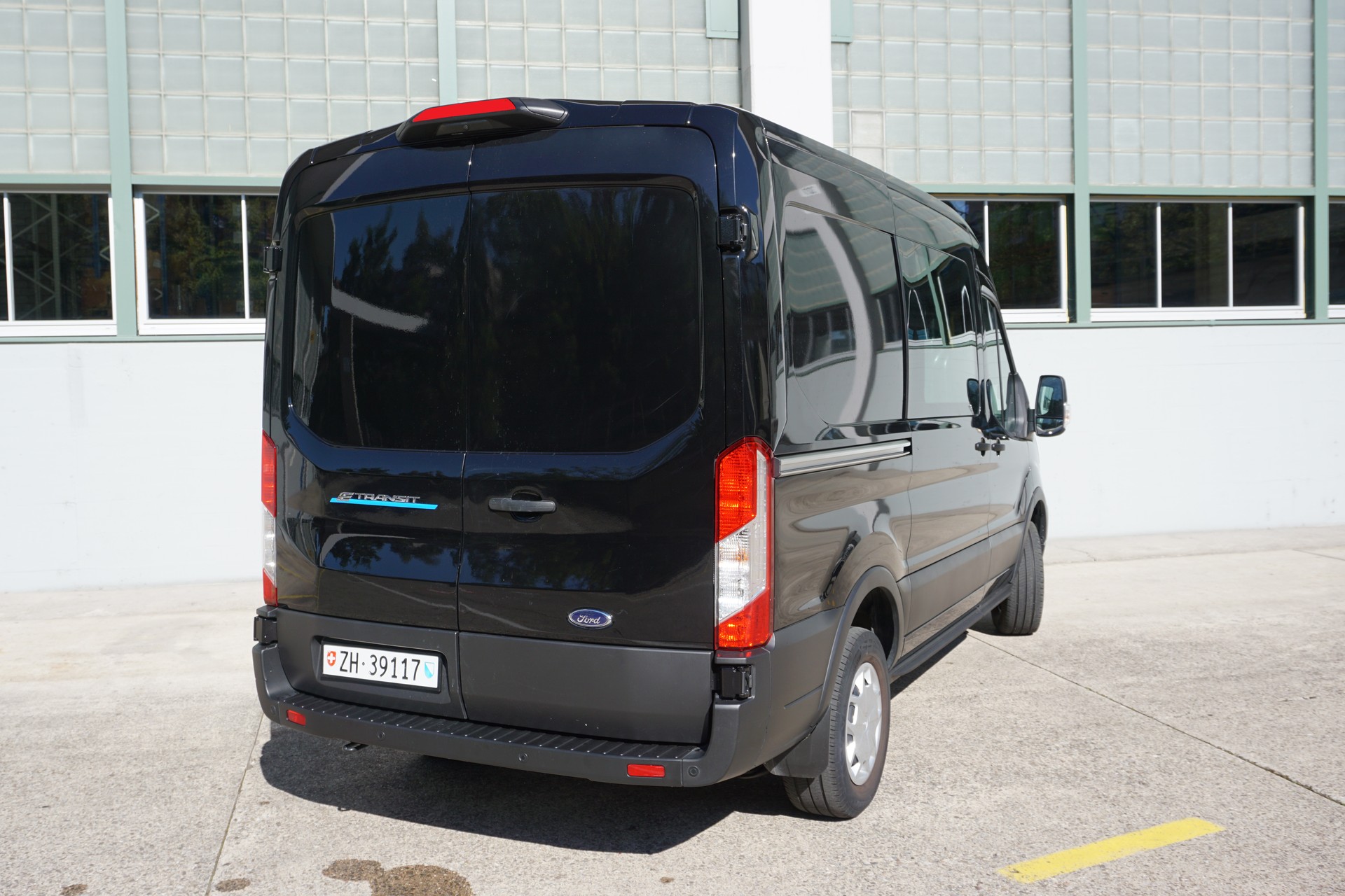 FORD E-Transit Van 350 L2 Trend RWD 68kWh-image-5