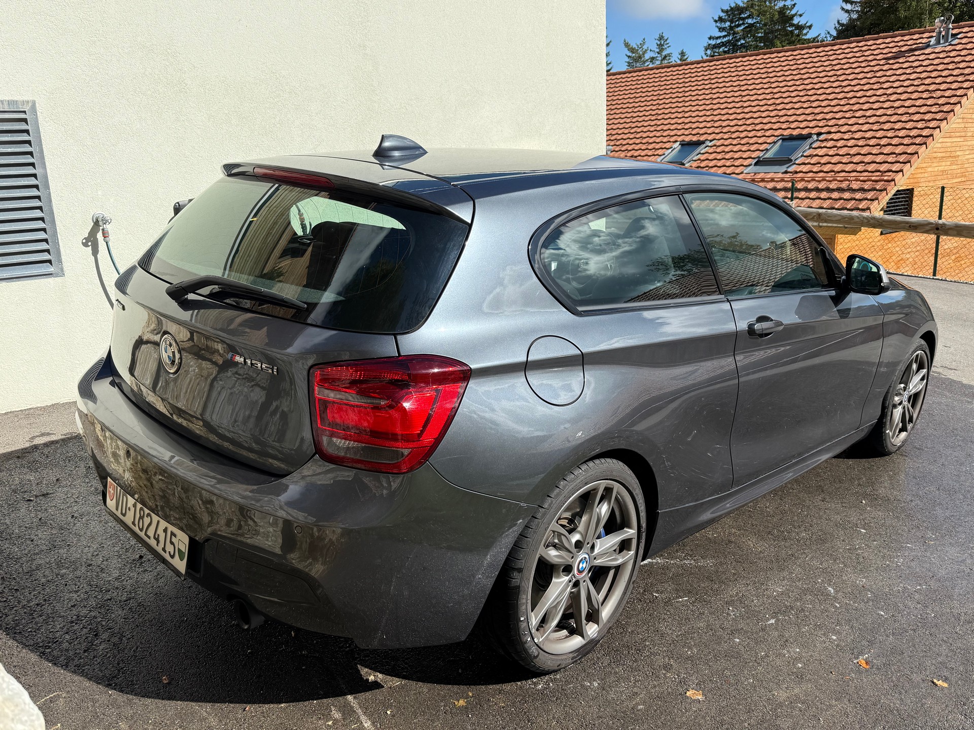 BMW M135i xDrive Steptronic-image-2