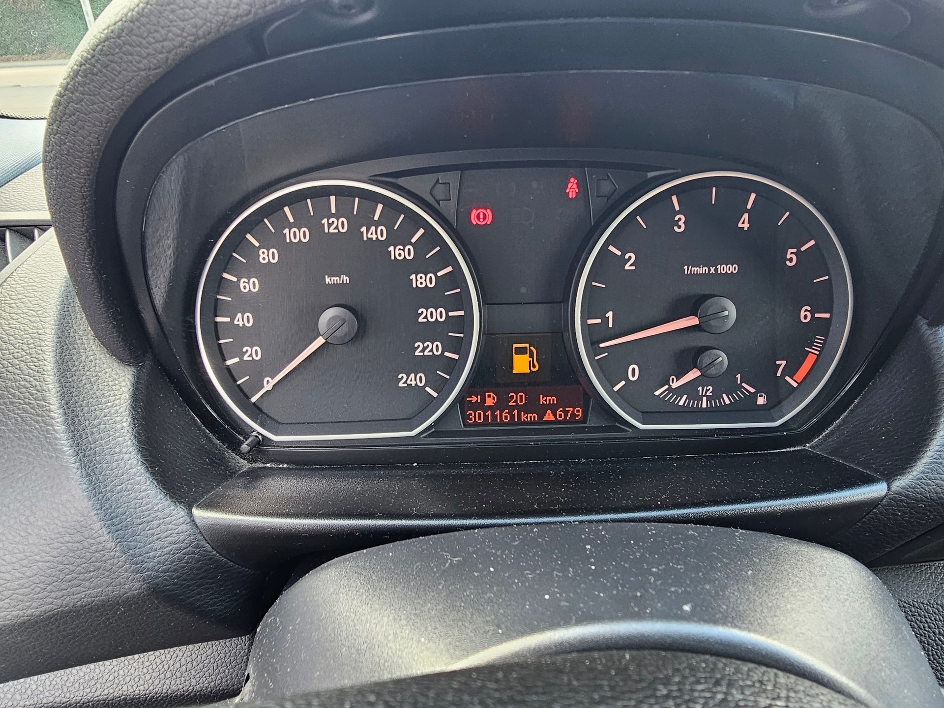 BMW 116i Dynamic Edition-image-12