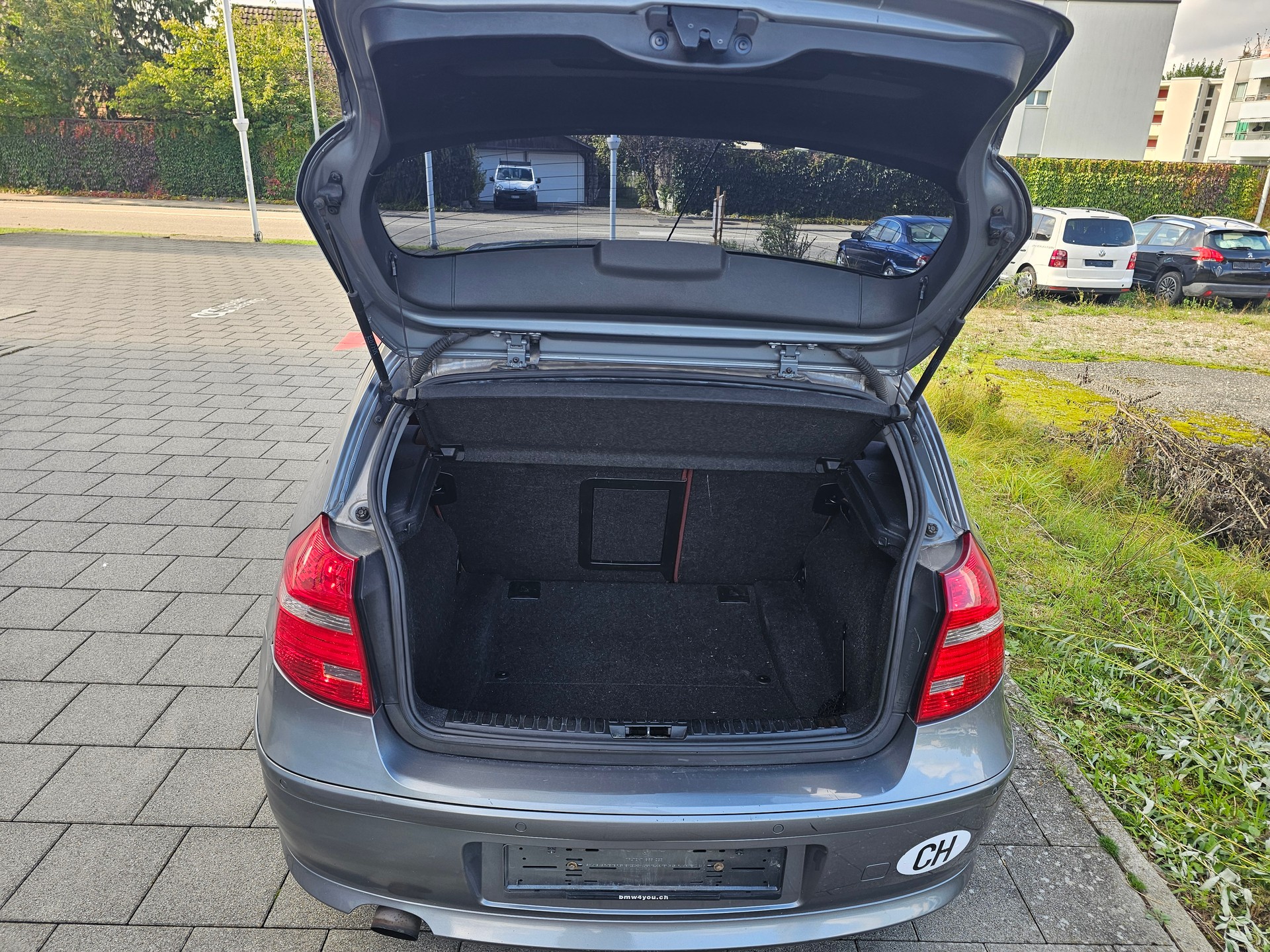 BMW 116i Dynamic Edition-image-4