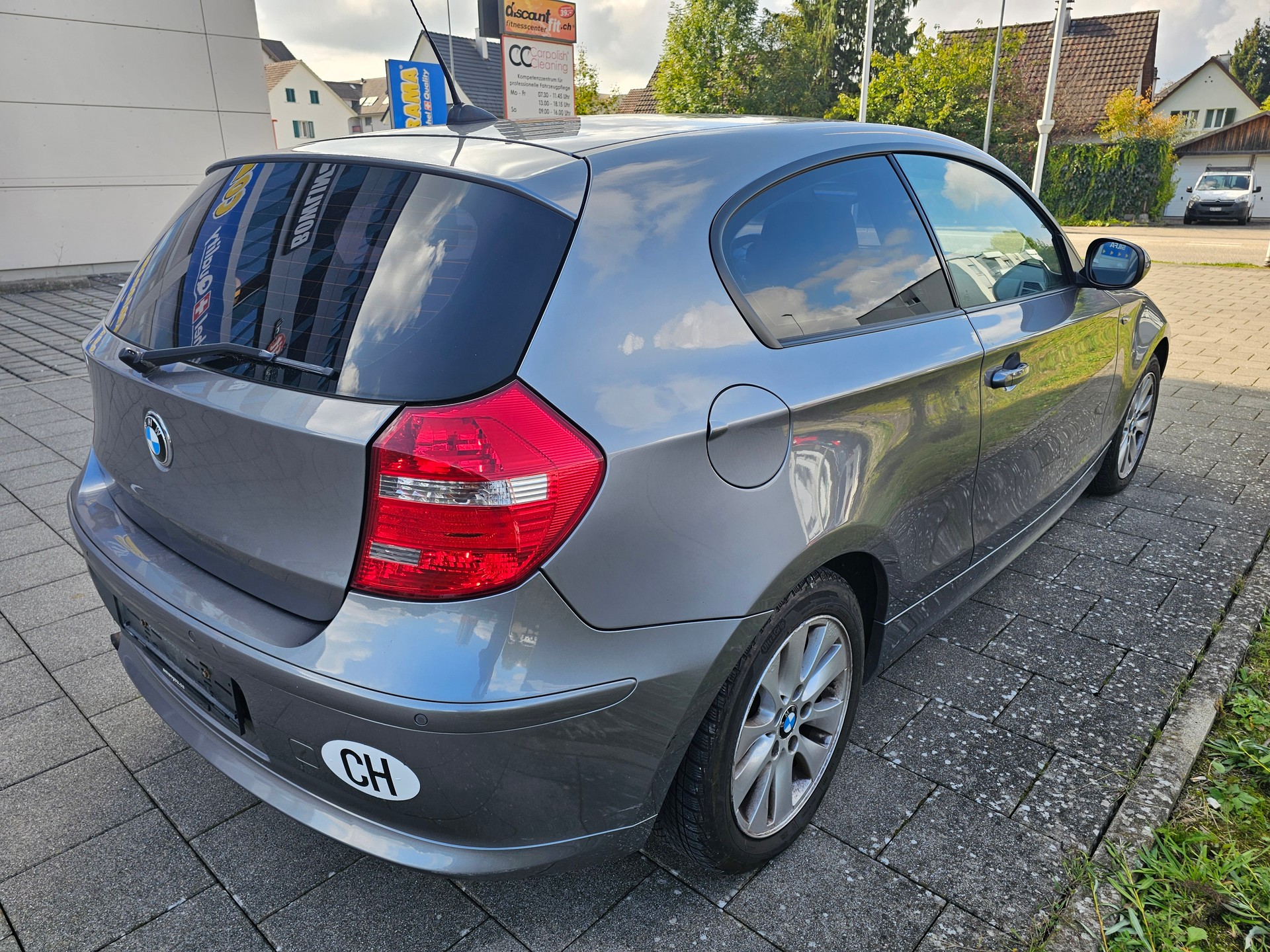 BMW 116i Dynamic Edition-image-6