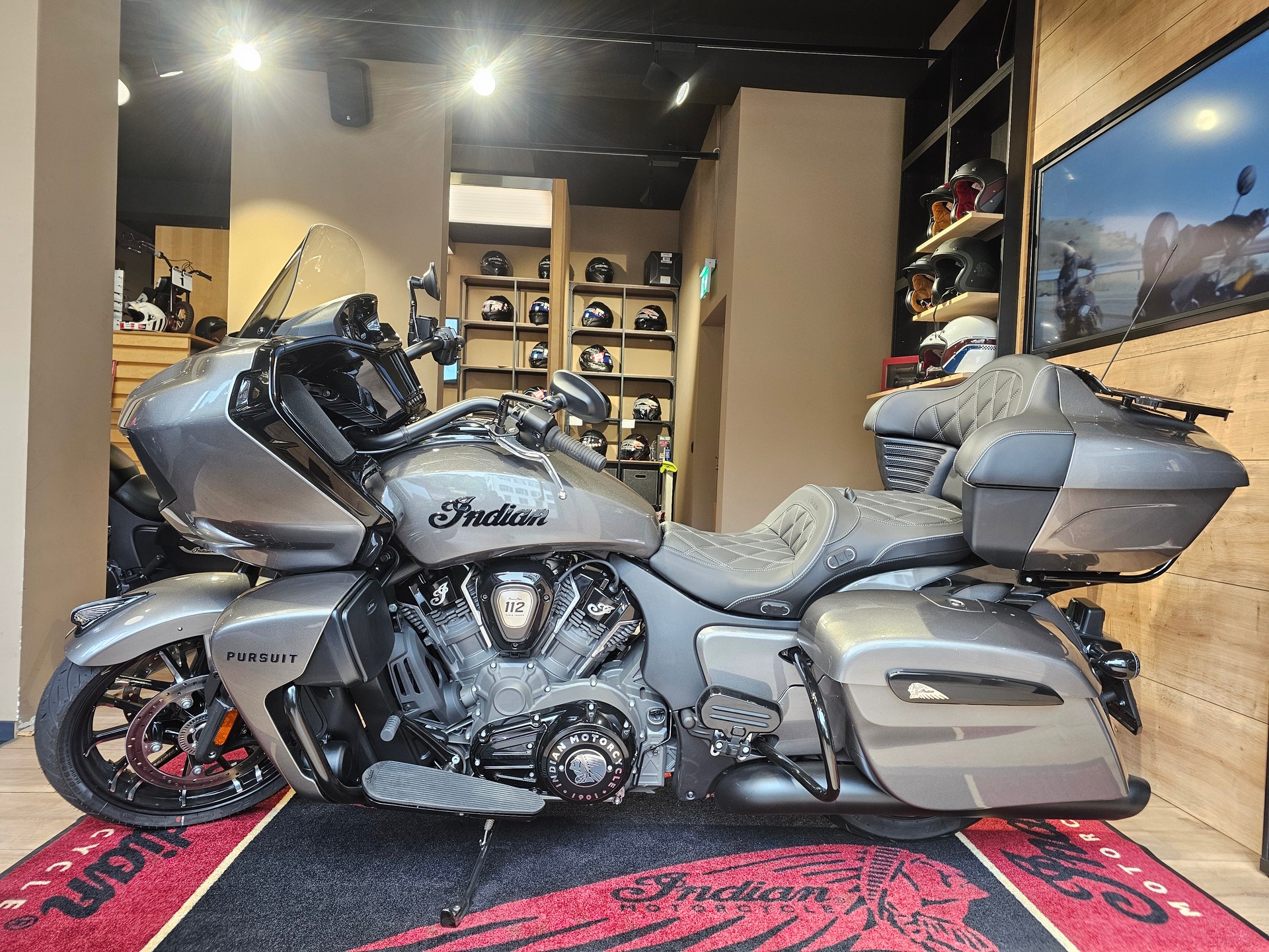INDIAN Pursuit Dark Horse-showroom-element-1