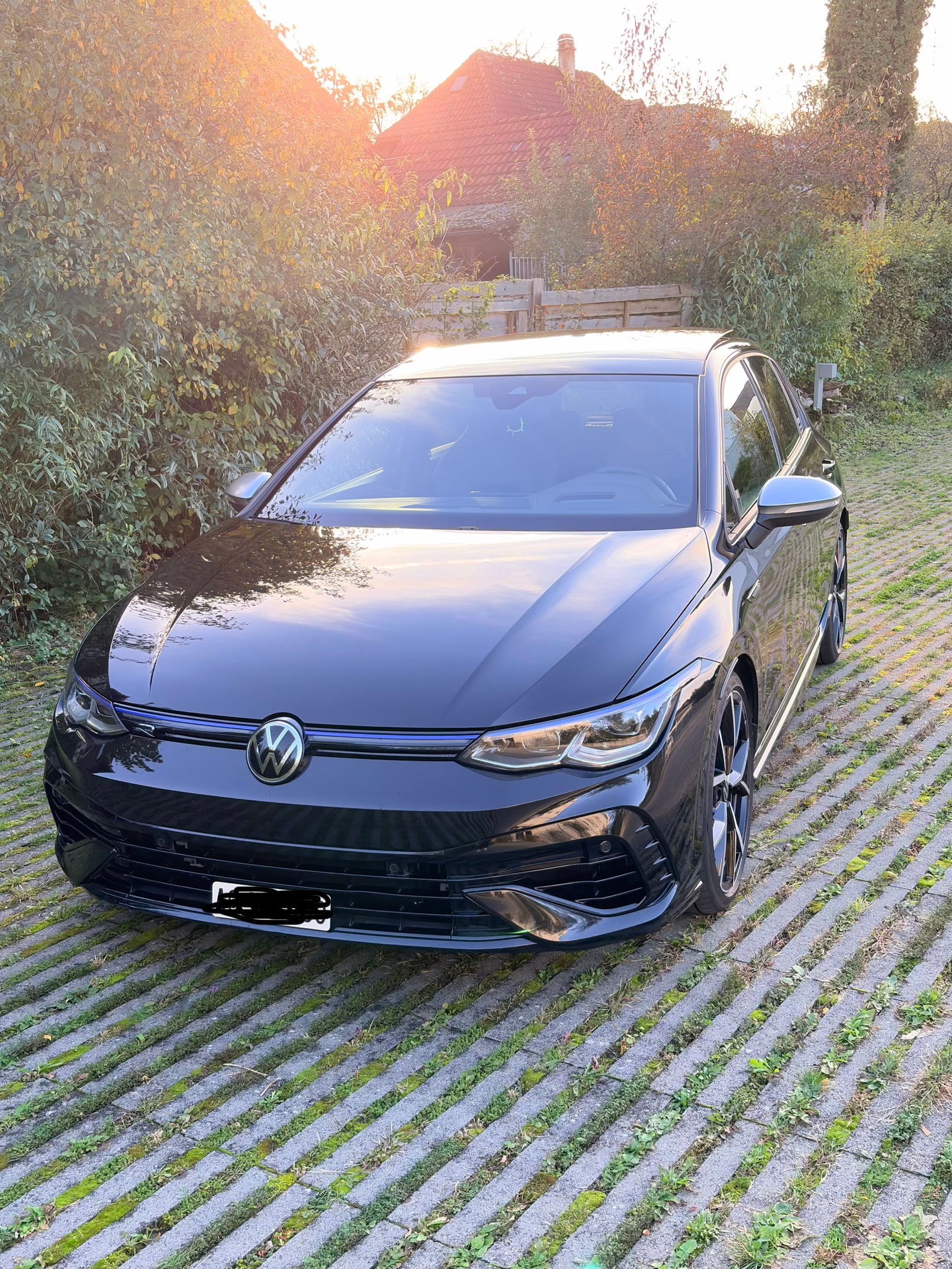 VW Golf 2.0 TSI R DSG 4Motion-image-0