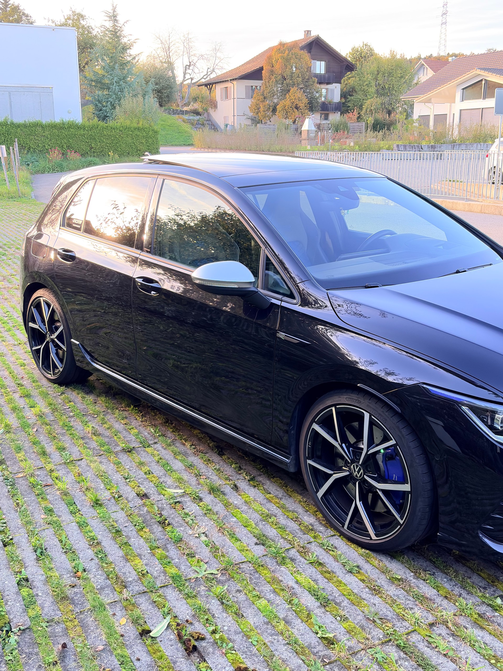 VW Golf 2.0 TSI R DSG 4Motion-image-4