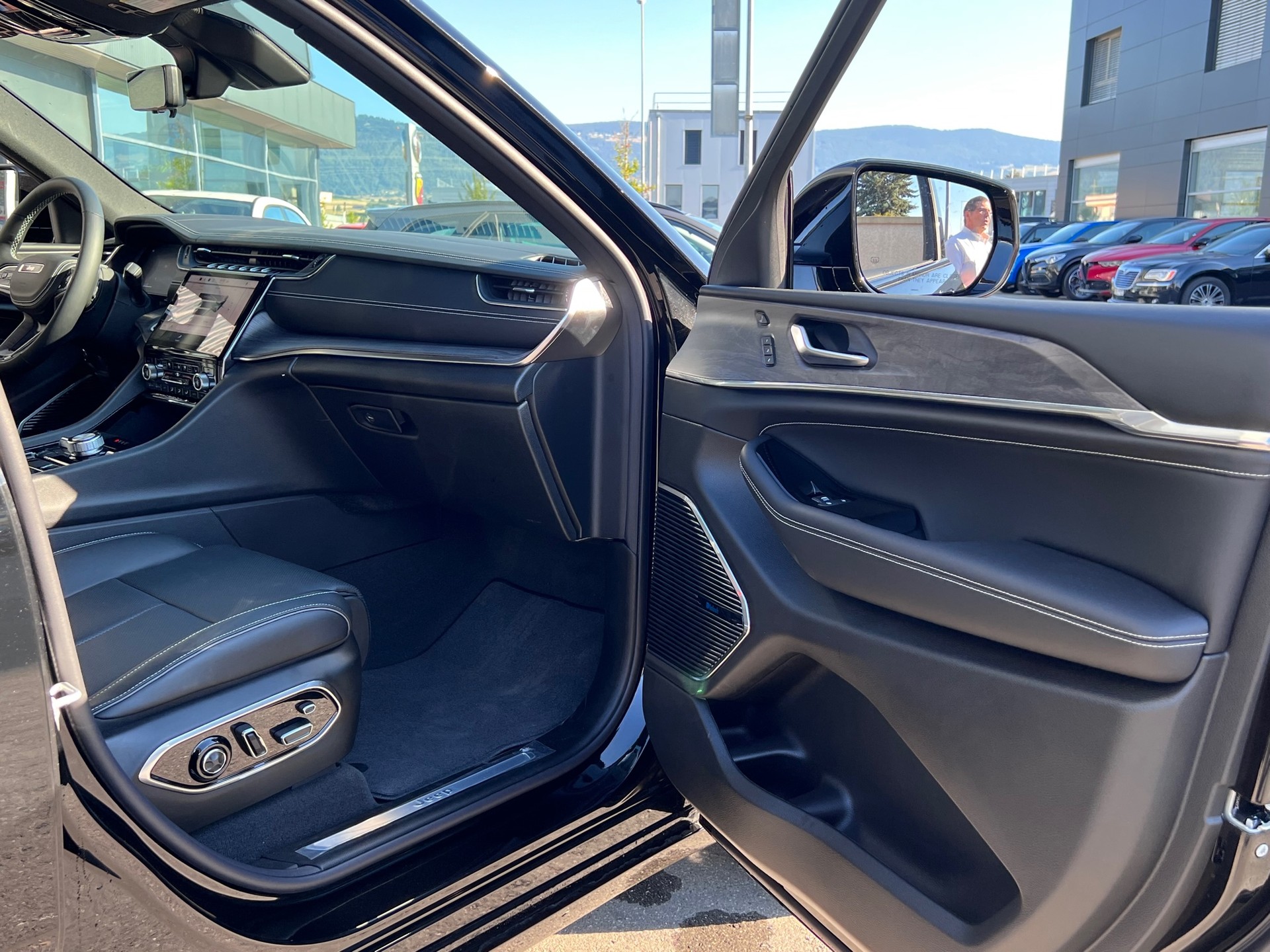 JEEP Grand Cherokee 5.7 364cv V8 Overla-image-7