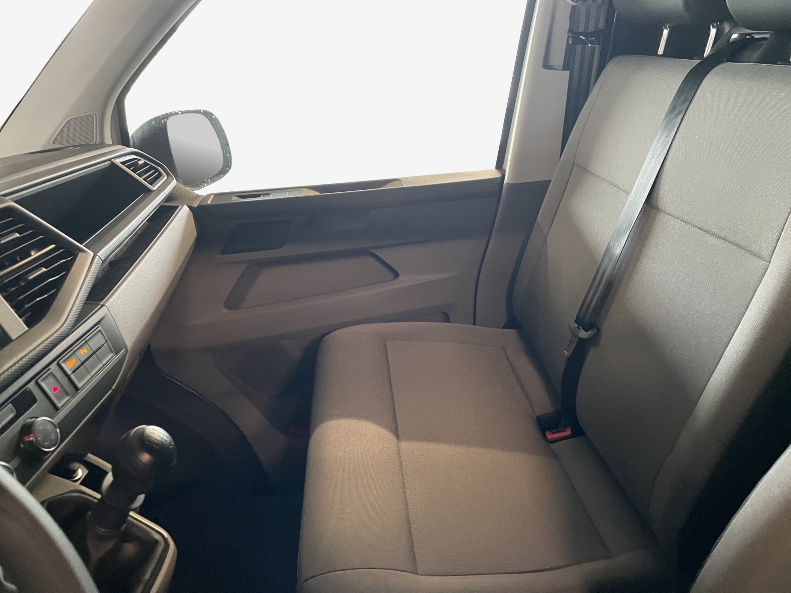 VW T6.1 2.0 TDI Entry-image-10
