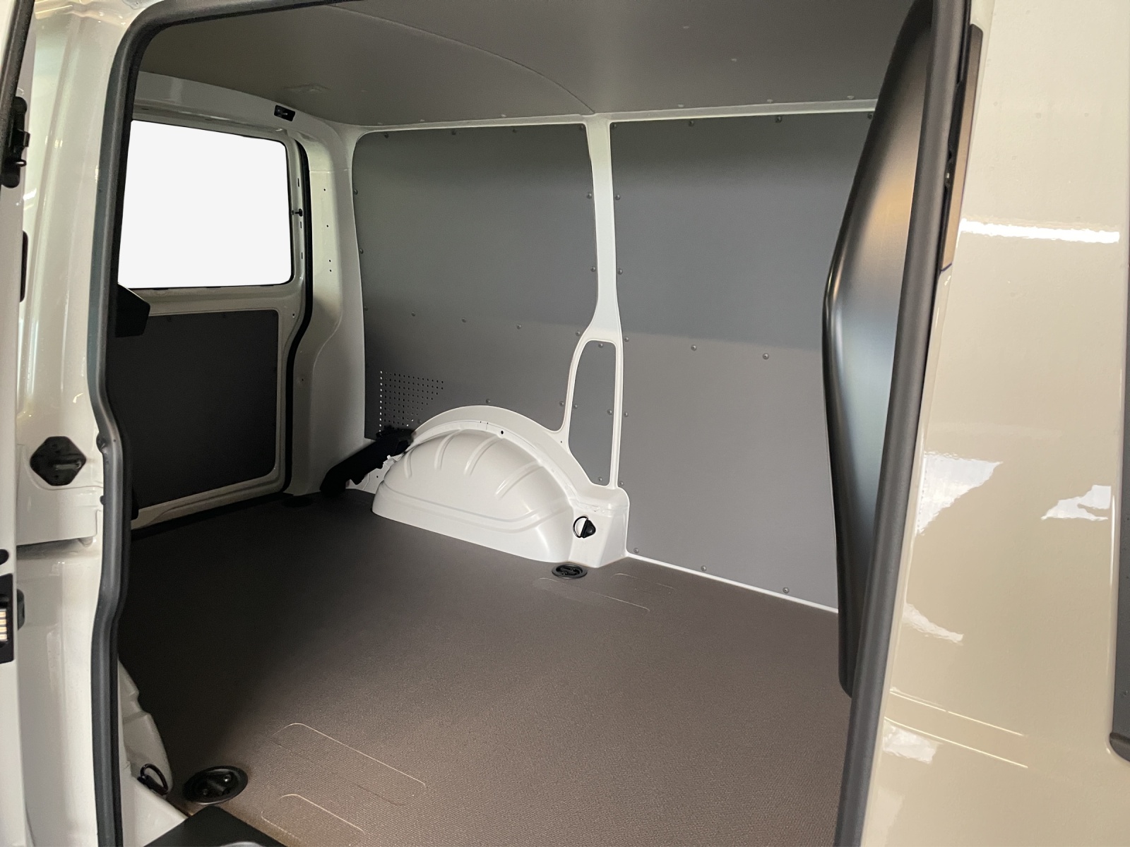 VW T6.1 2.0 TDI Entry-image-11