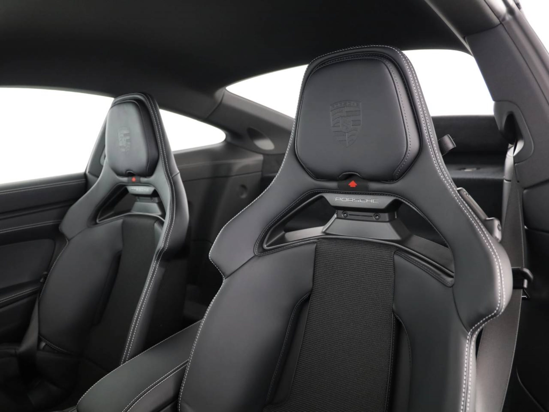 PORSCHE 911 GT3 mit Touring-Paket-image-4