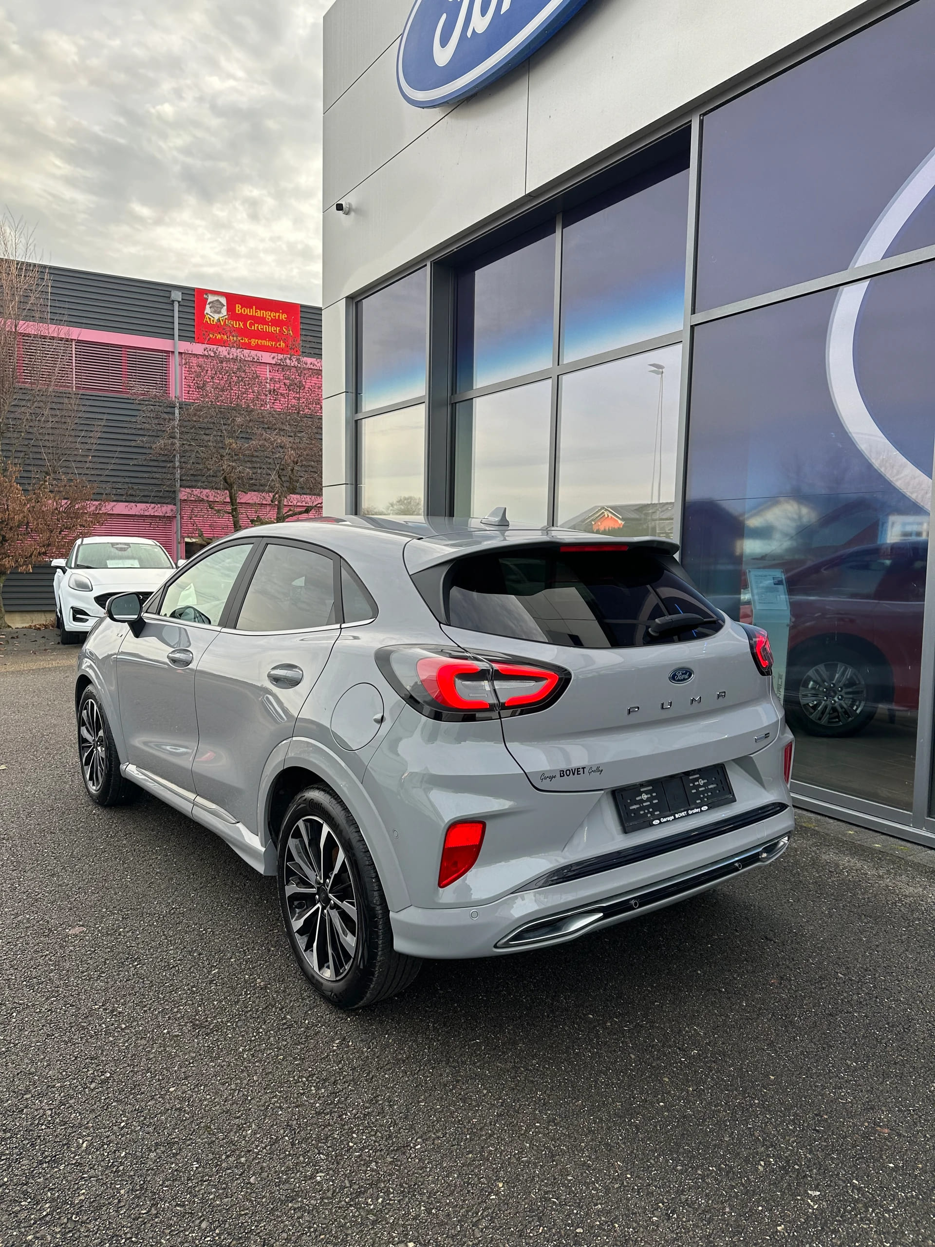 FORD Puma 1.0 EcoB Hybrid 155 ST-Line Vignale-image-3