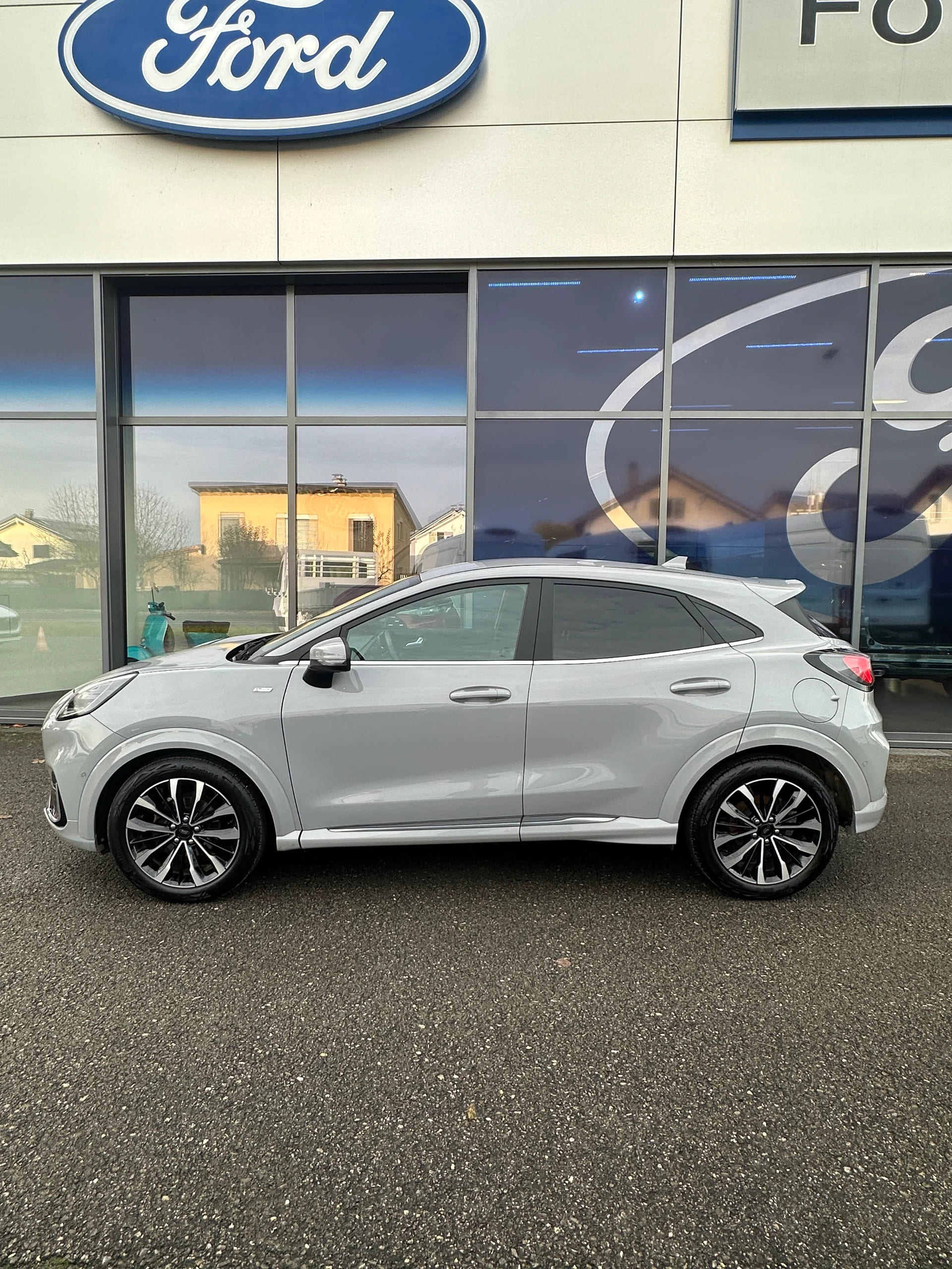 FORD Puma 1.0 EcoB Hybrid 155 ST-Line Vignale-image-2