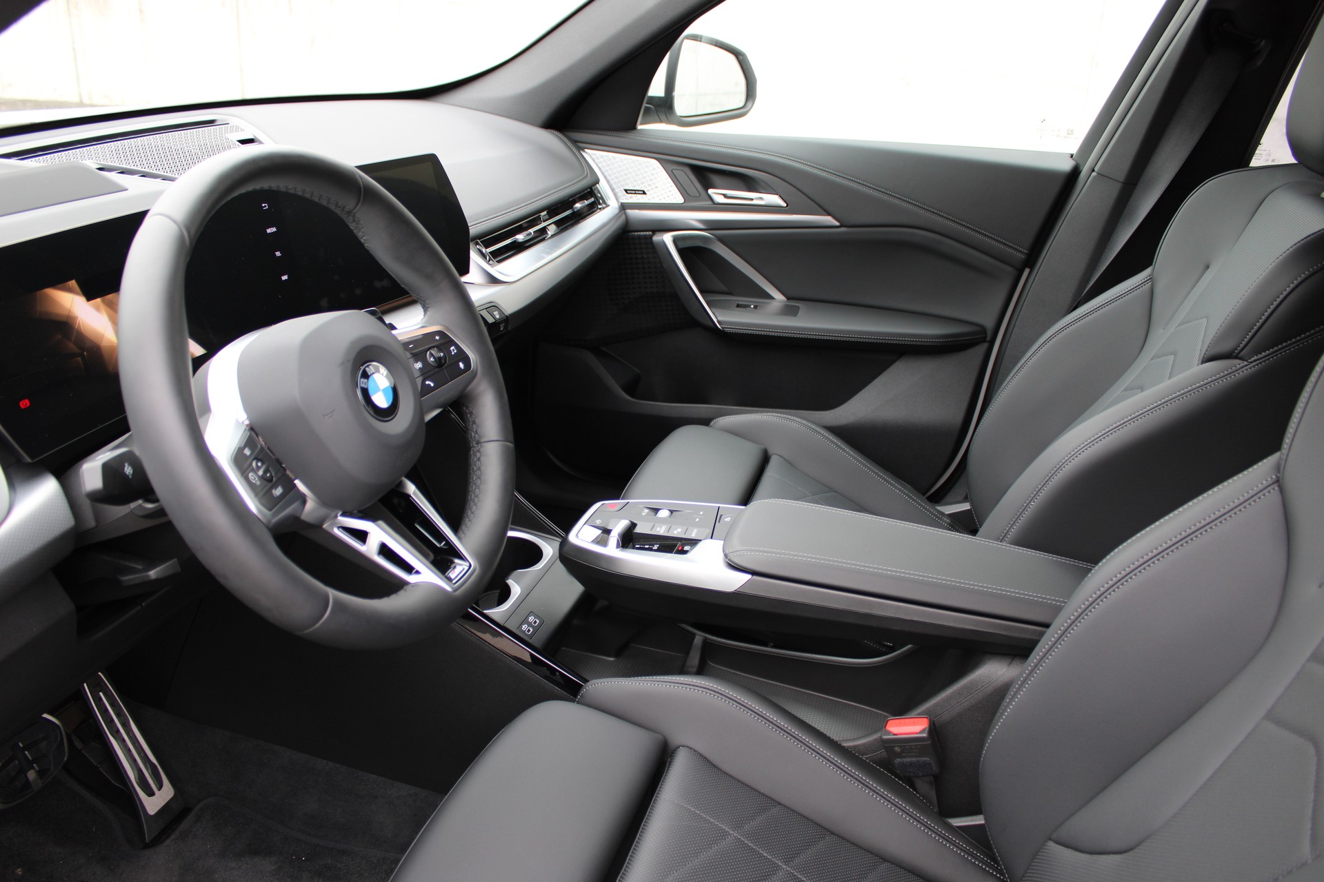 BMW X1 xDrive 23i 48V M Sport-image-8