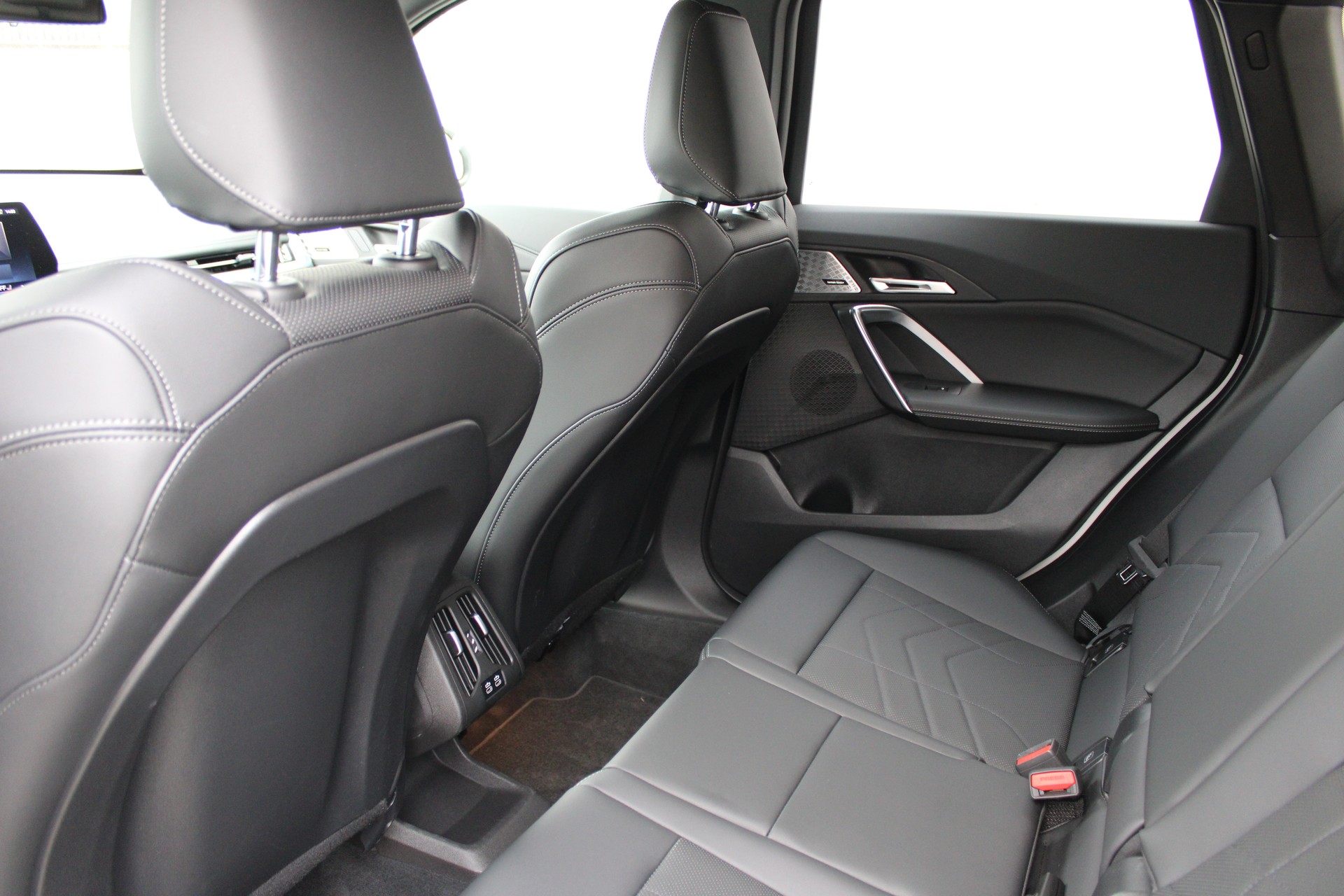 BMW X1 xDrive 23i 48V M Sport-image-12