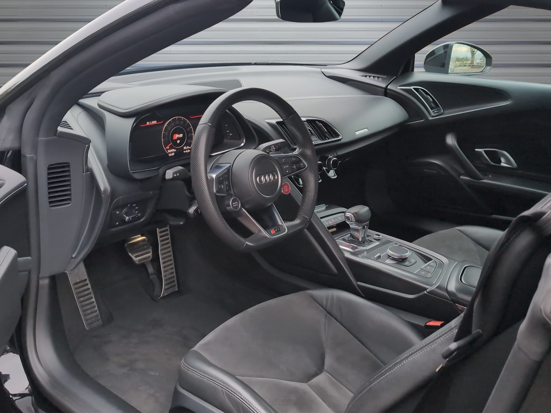 AUDI R8 Spyder RWD S-Tronic-image-8