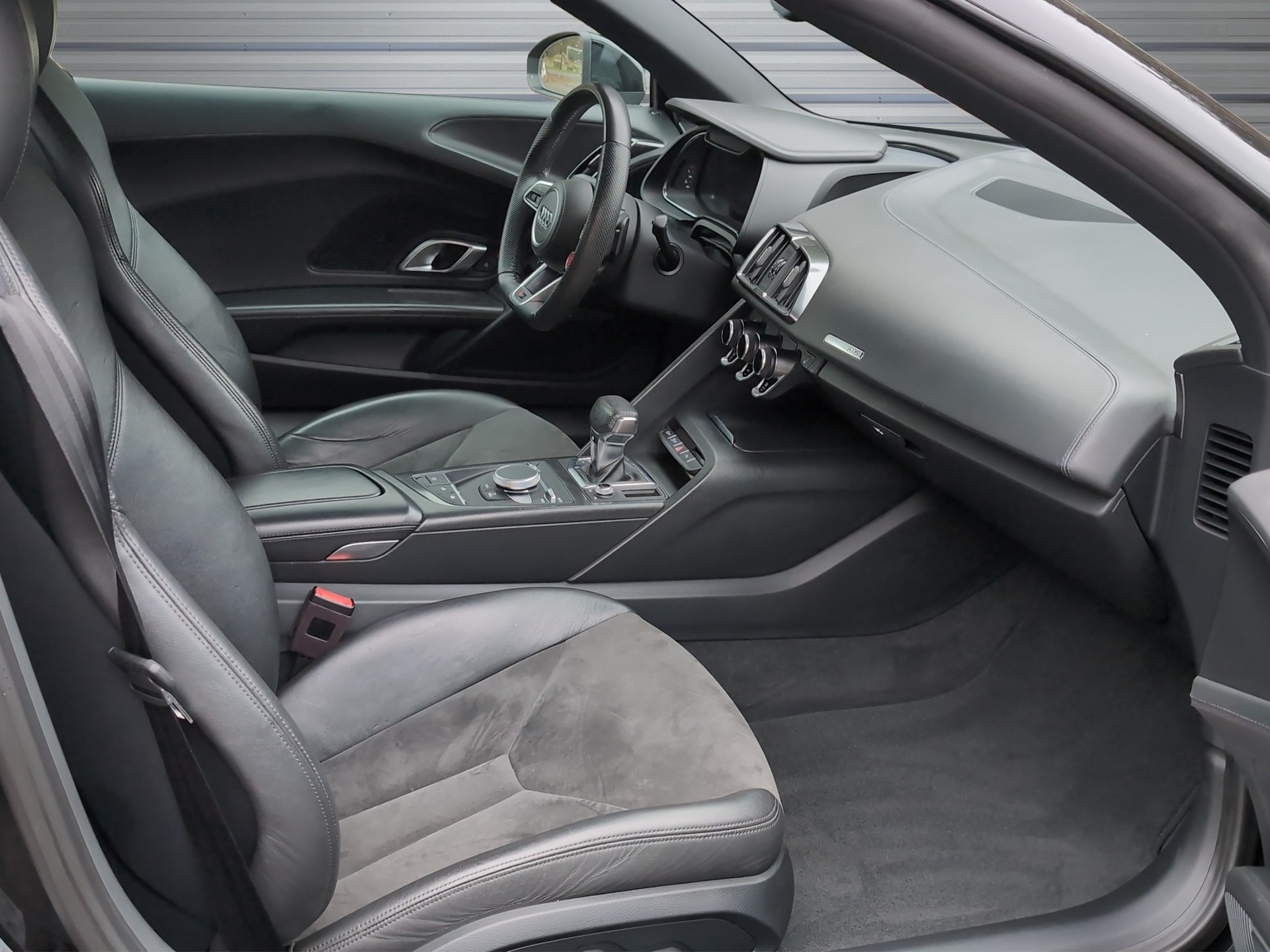 AUDI R8 Spyder RWD S-Tronic-image-10