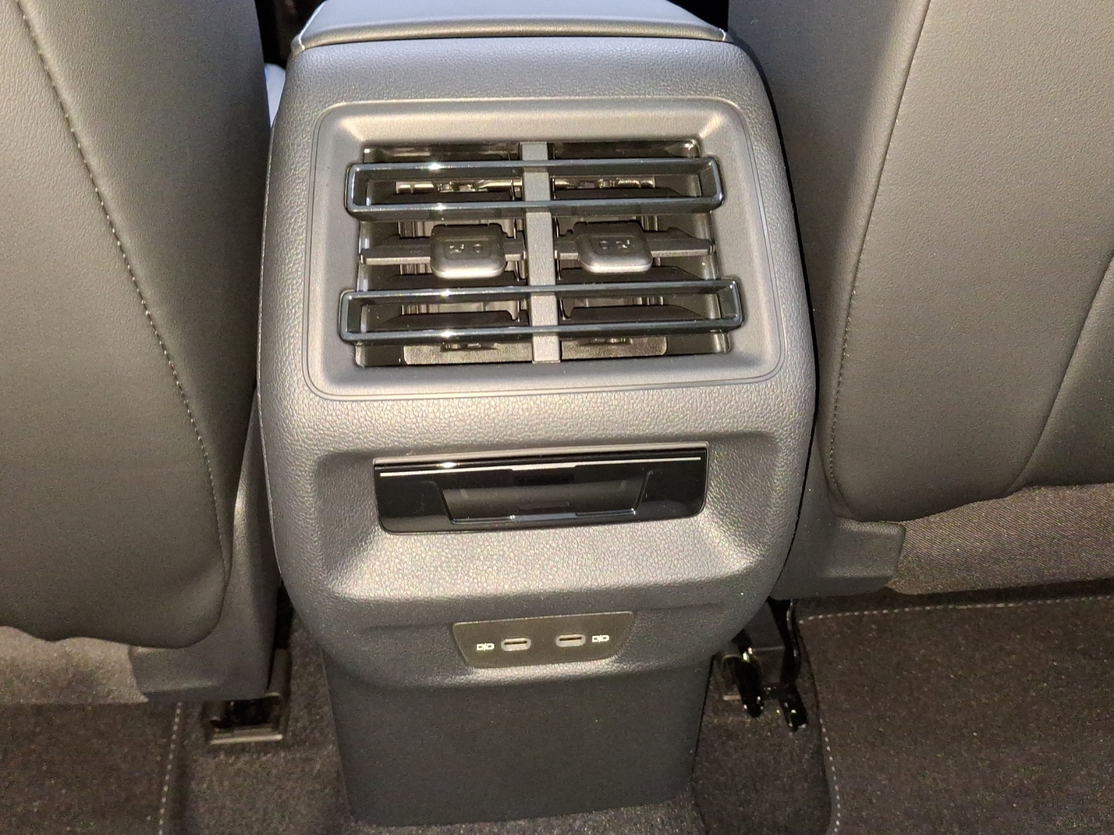 VW Tiguan 2.0 TSI DSG R-Line 4Motion-image-10