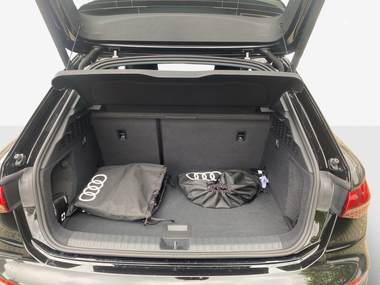AUDI A3 Sportback TFSI e 150 kW Attraction S-tronic-image-12
