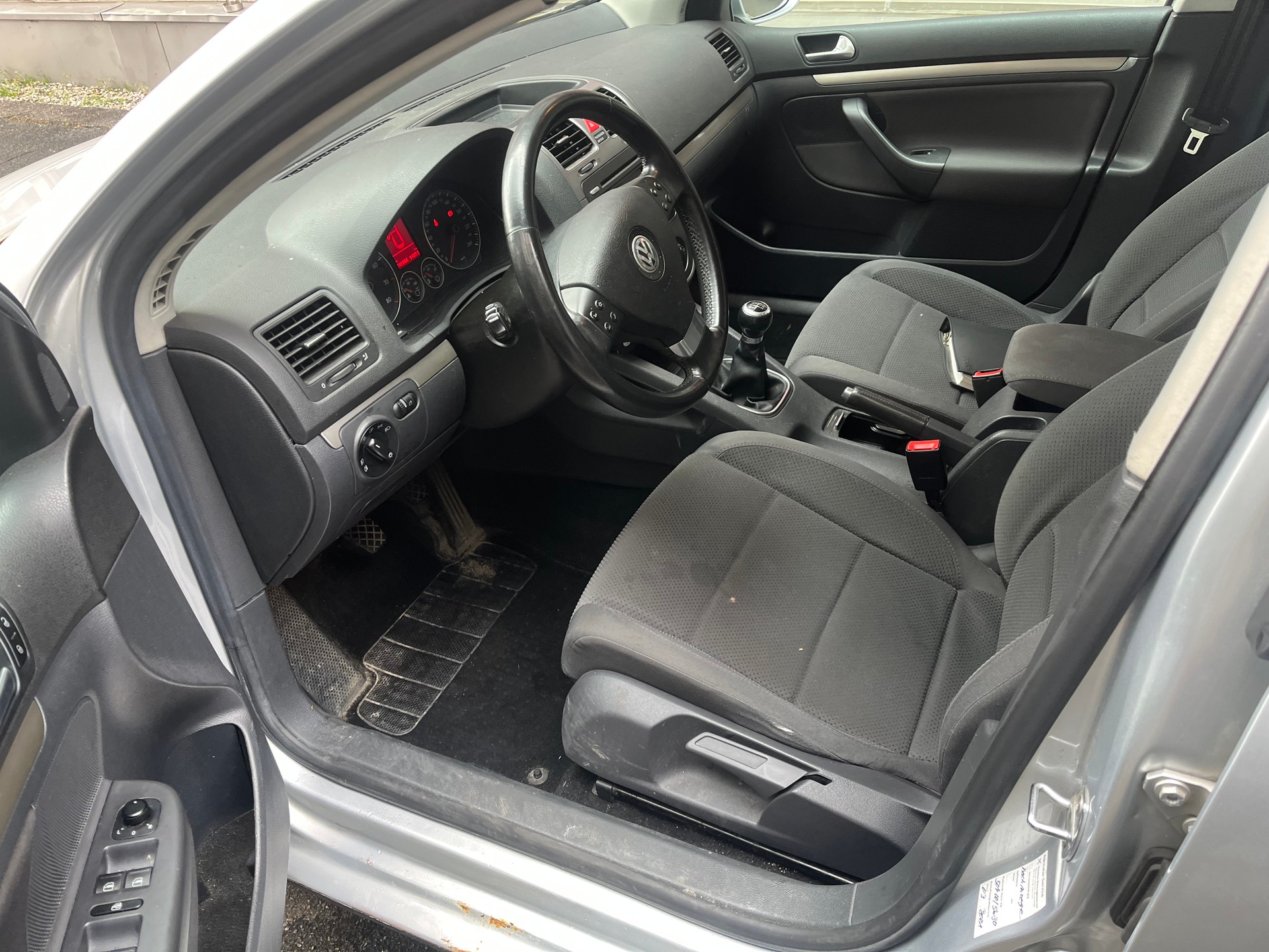 VW Golf 2.0 FSI Comfortline 4Motion-image-8