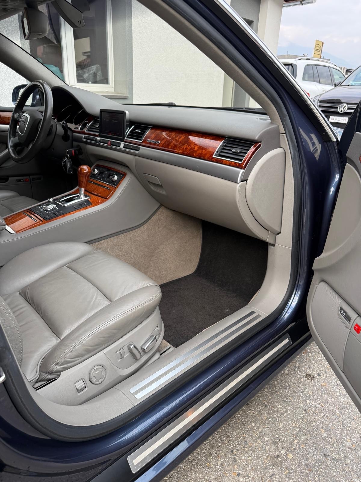 AUDI A8 L 6.0 quattro tiptronic-image-7