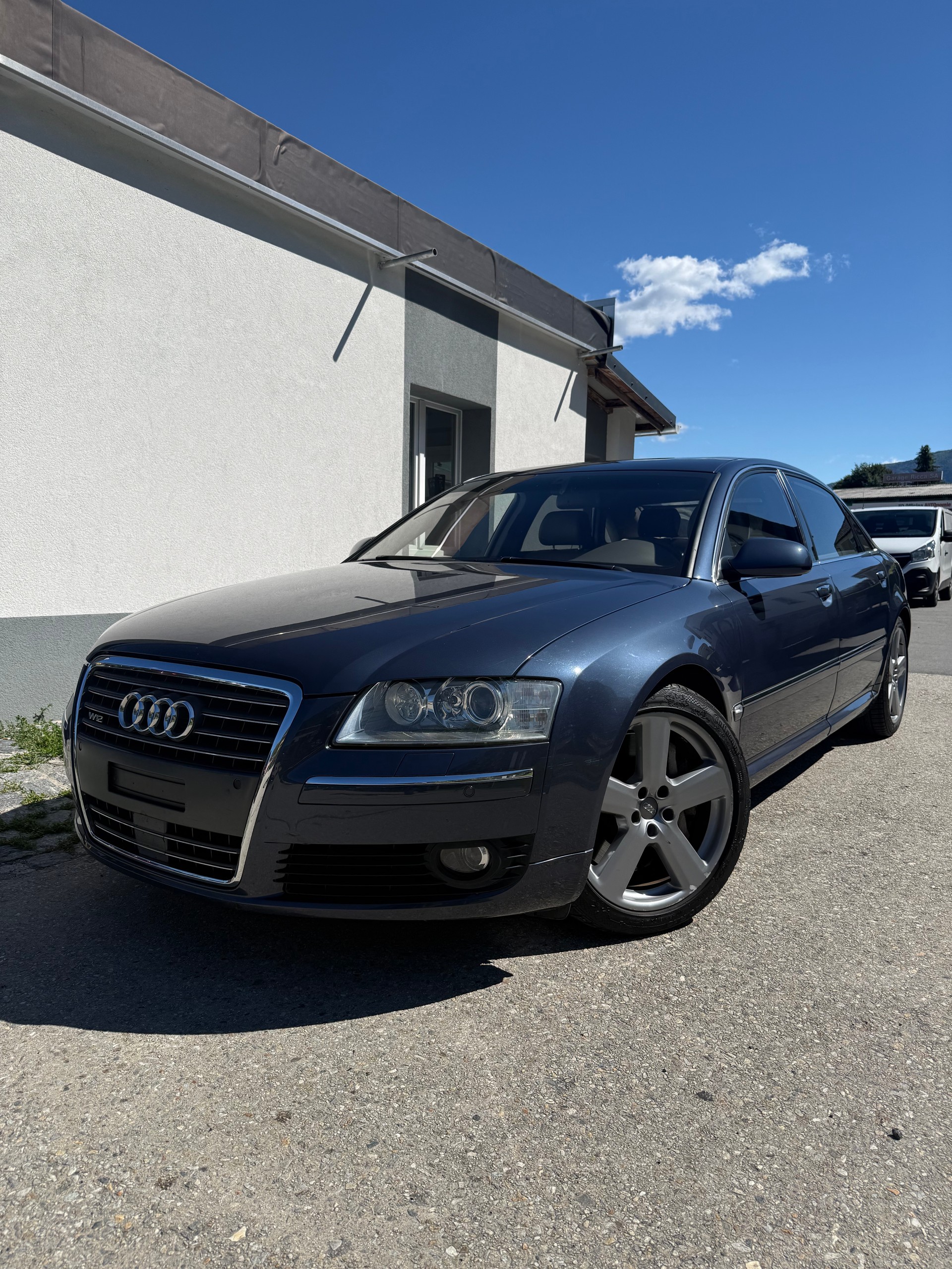 AUDI A8 L 6.0 quattro tiptronic-image-1