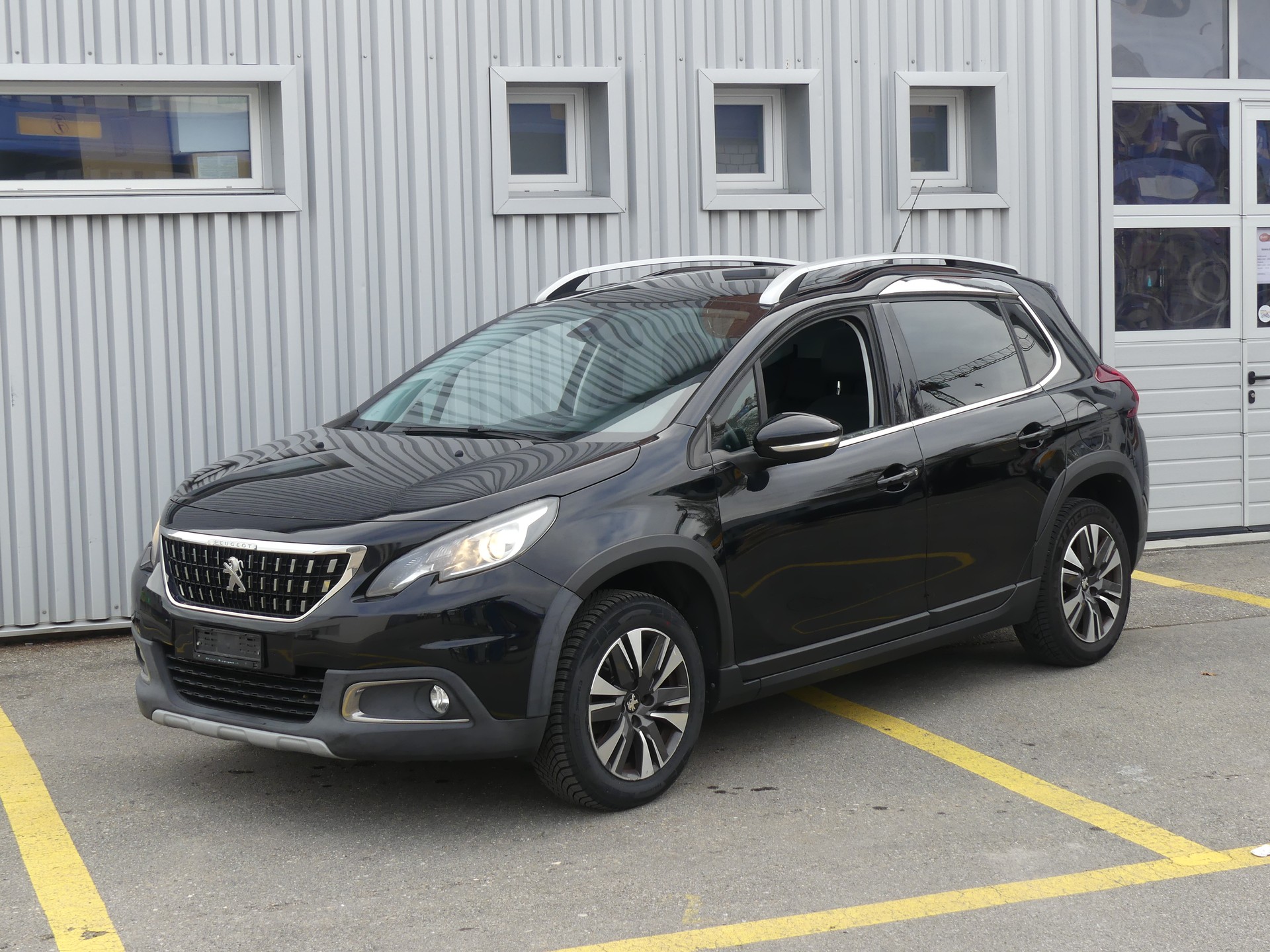 PEUGEOT 2008 1.2 PureTech Allure-image-3
