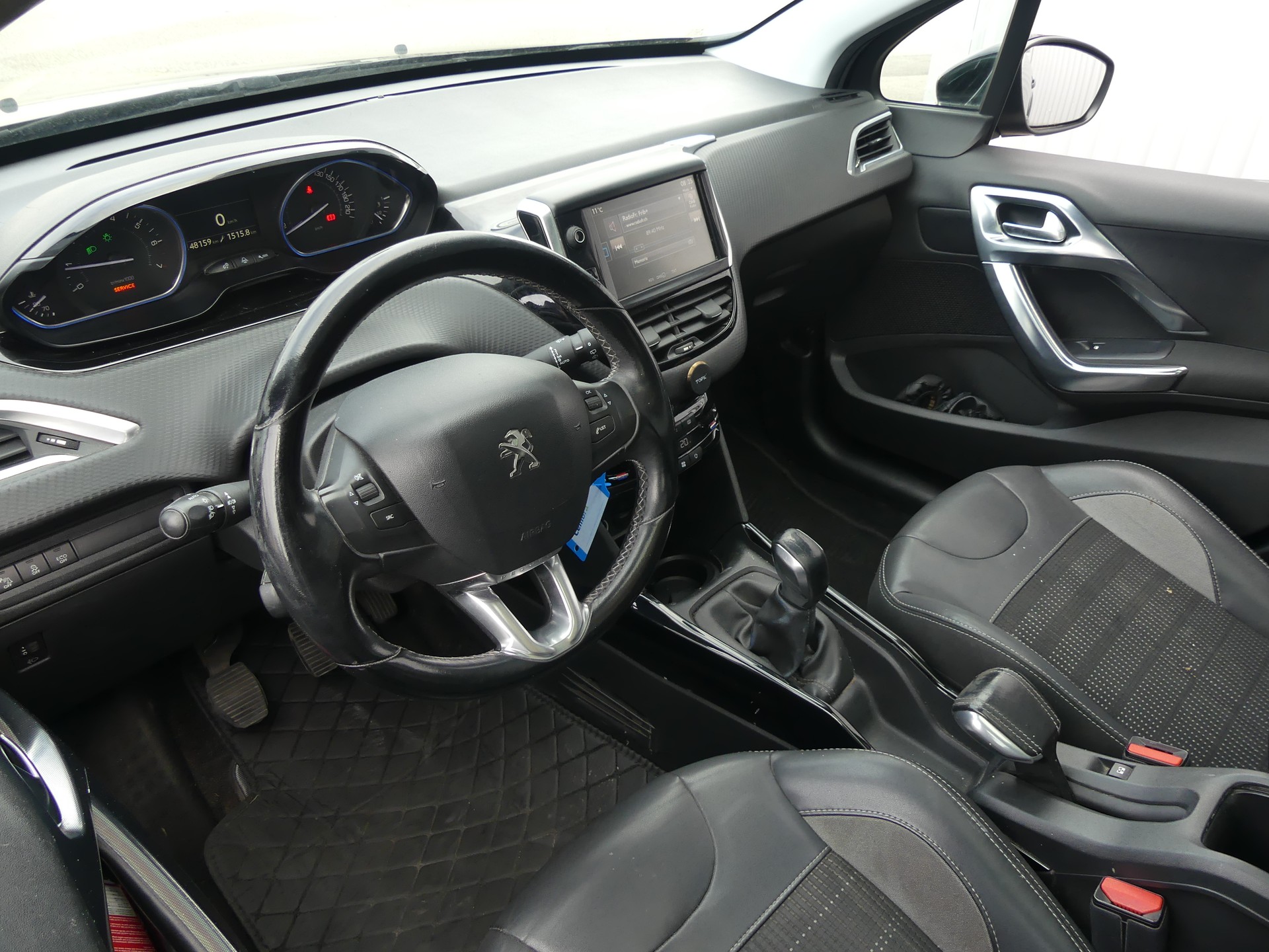 PEUGEOT 2008 1.2 PureTech Allure-image-6