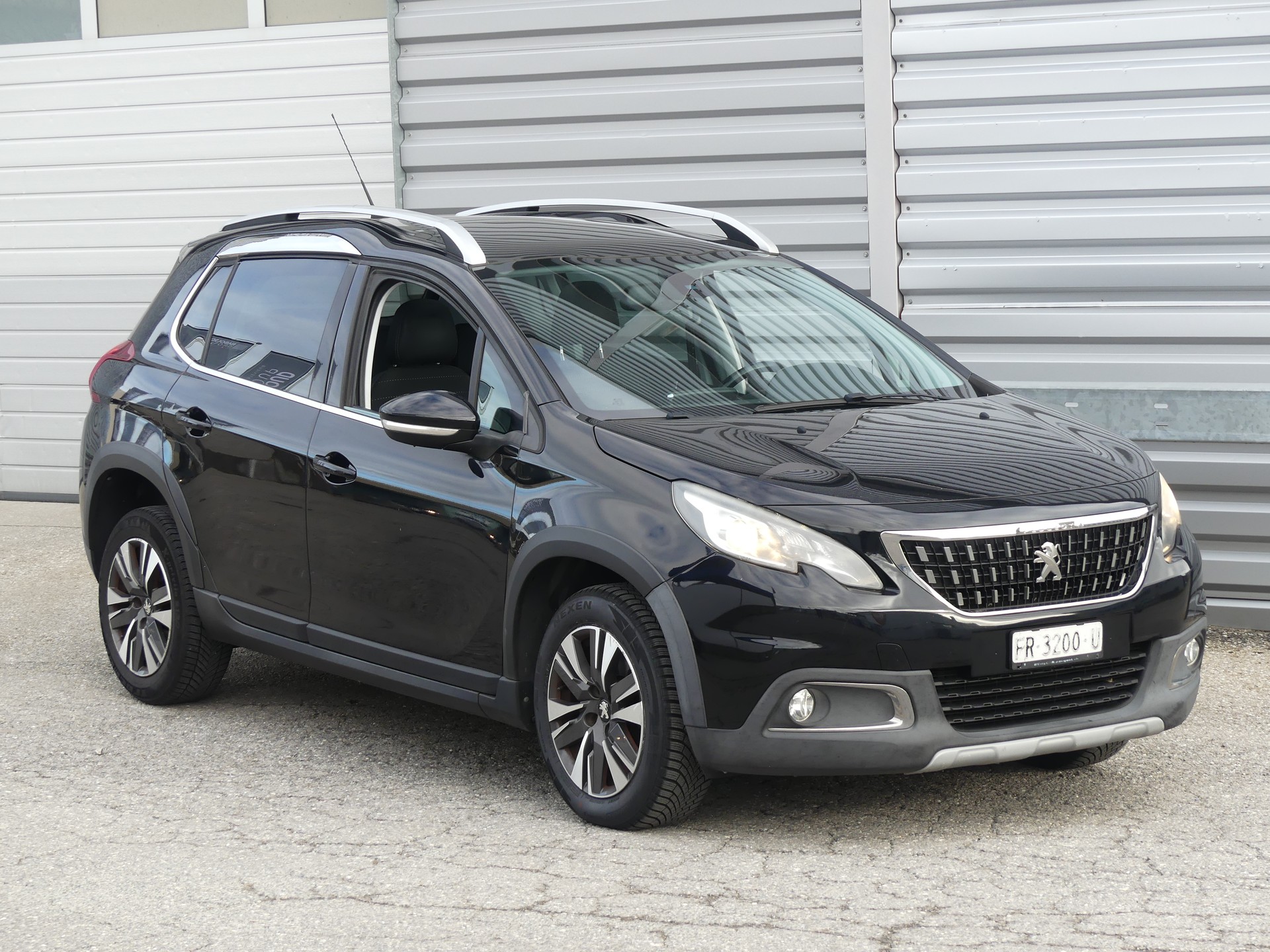 PEUGEOT 2008 1.2 PureTech Allure-image-0