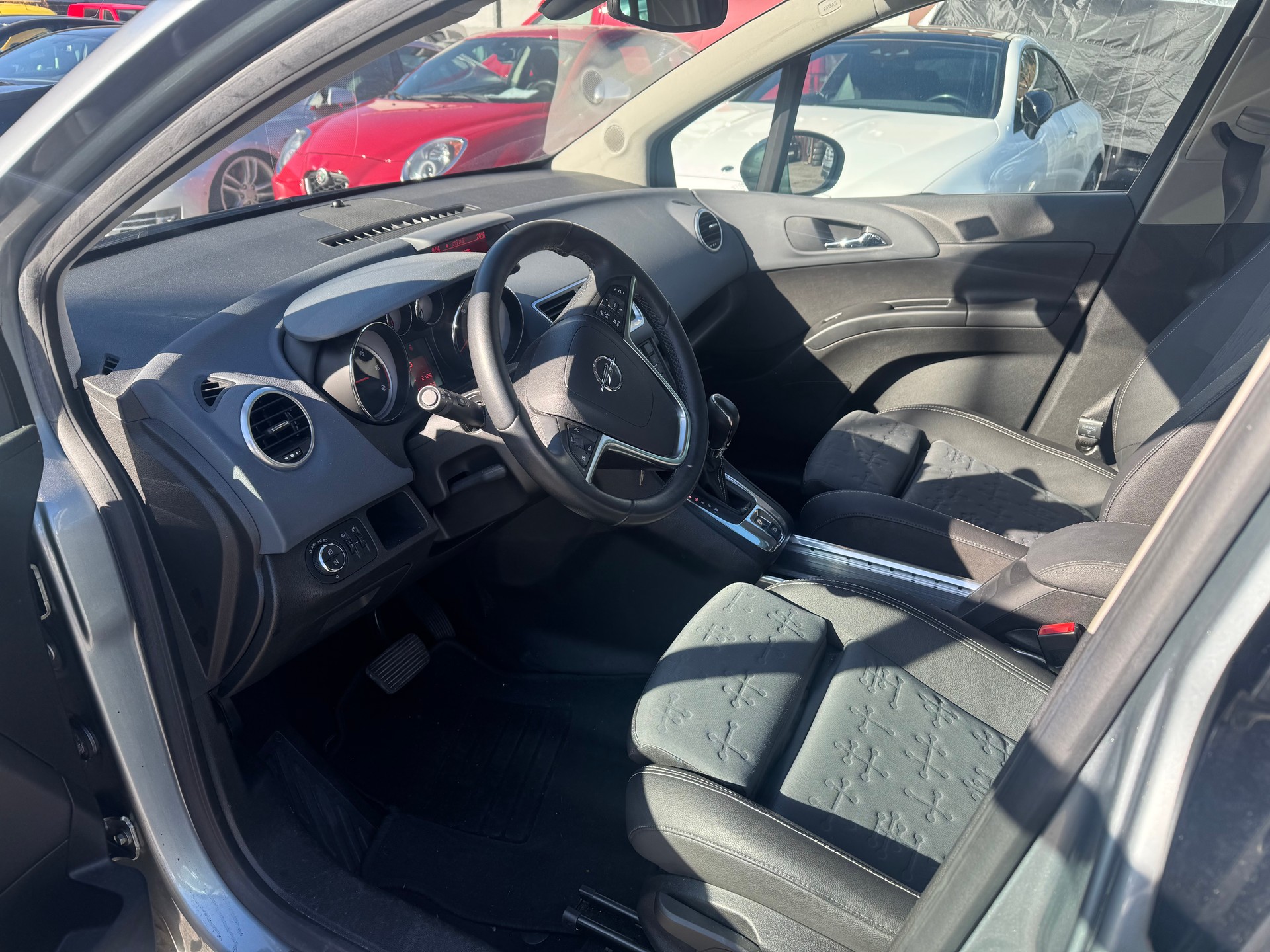 OPEL Meriva 1.7 CDTi Cosmo Automatic-image-3