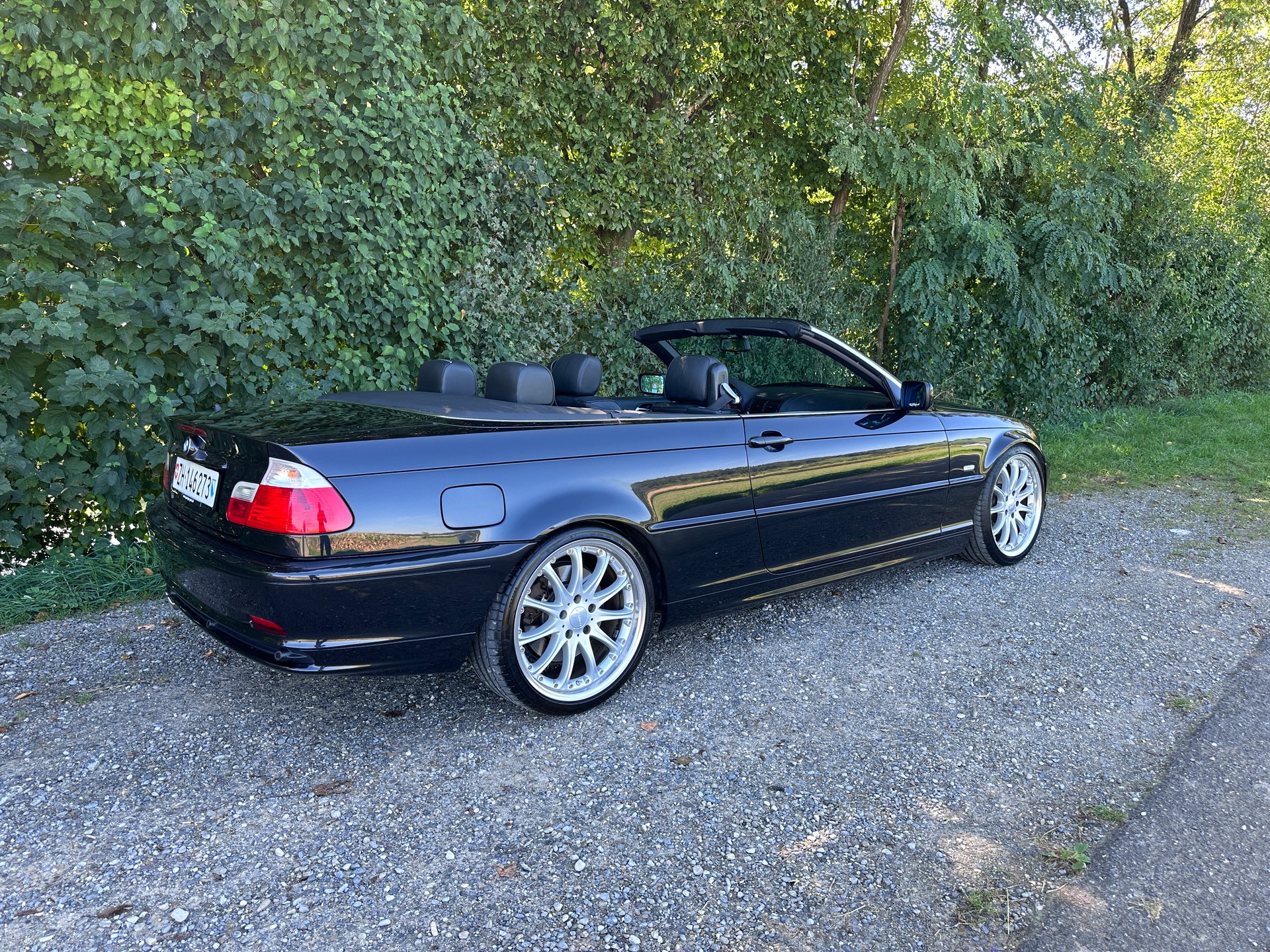 BMW 330Ci Cabriolet-image-1