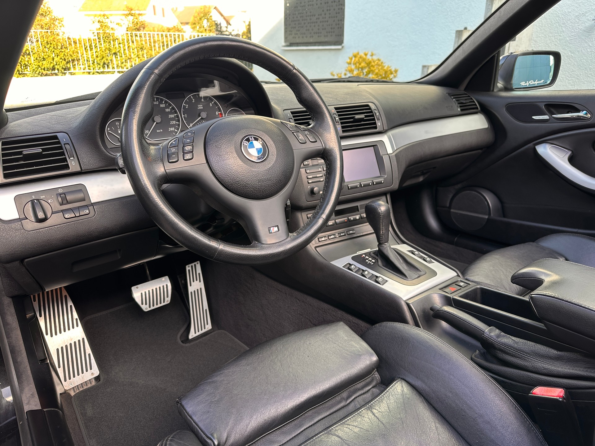 BMW 330Ci Cabriolet-image-6