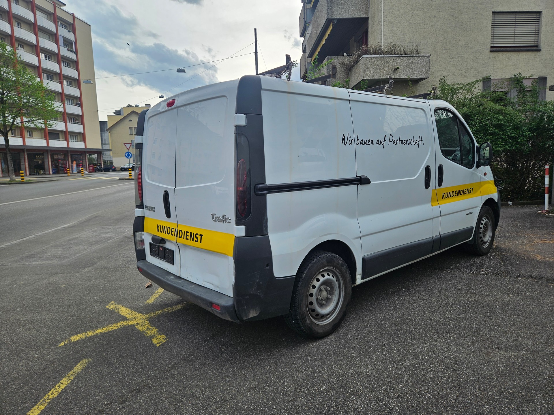 RENAULT Trafic 1.9 dCi 100 2.9t-image-5