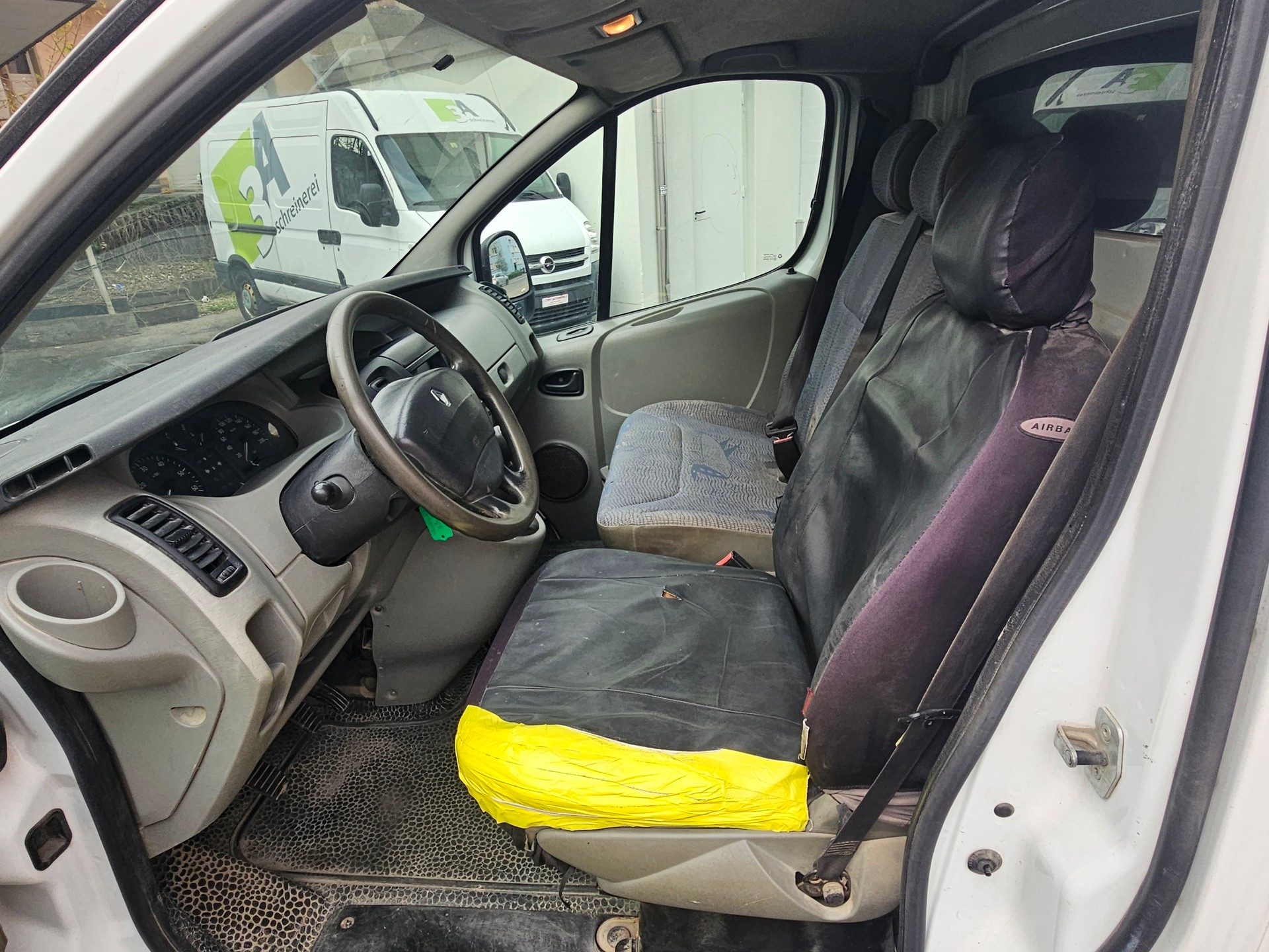 RENAULT Trafic 1.9 dCi 100 2.9t-image-11