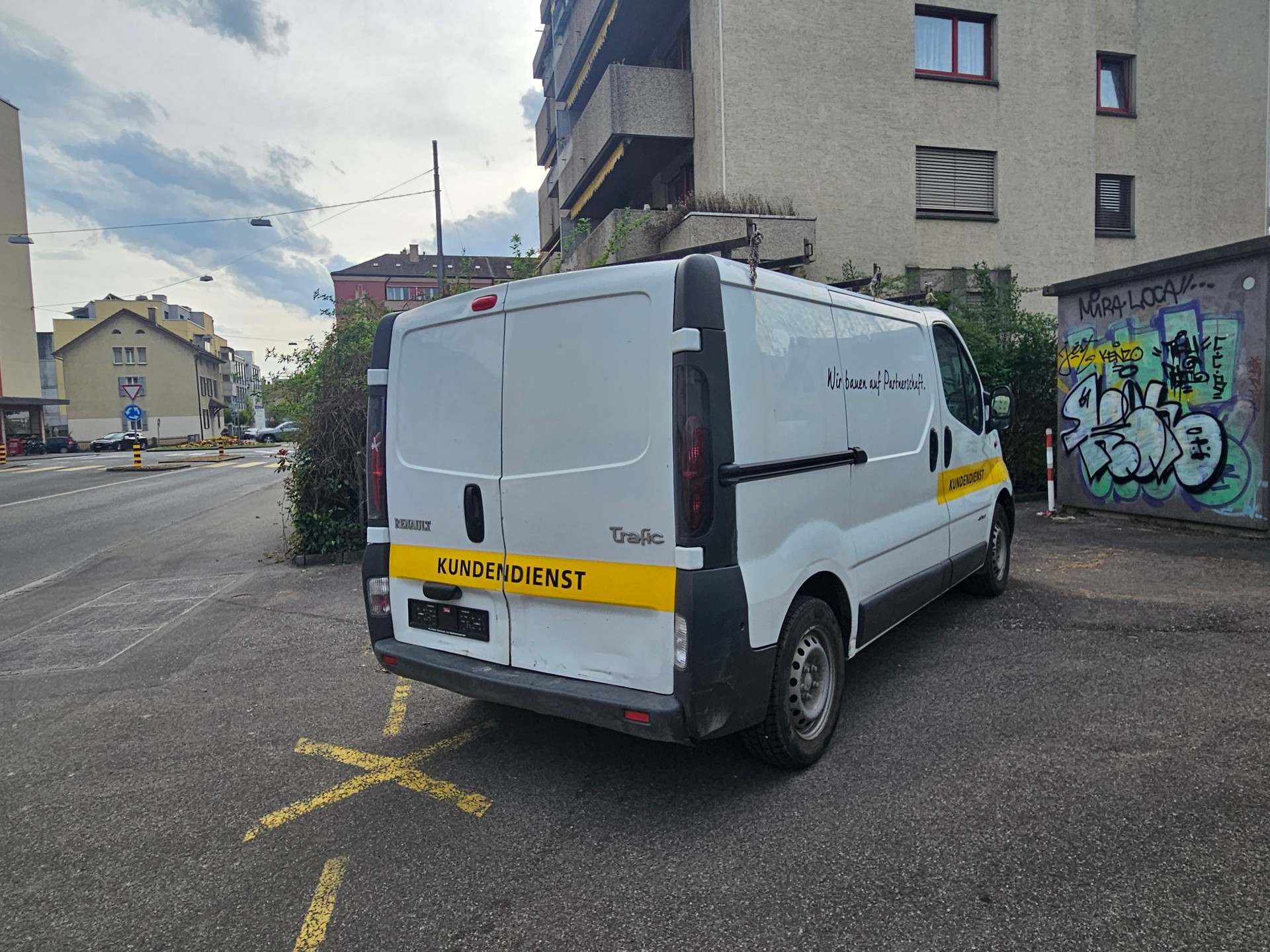 RENAULT Trafic 1.9 dCi 100 2.9t-image-8