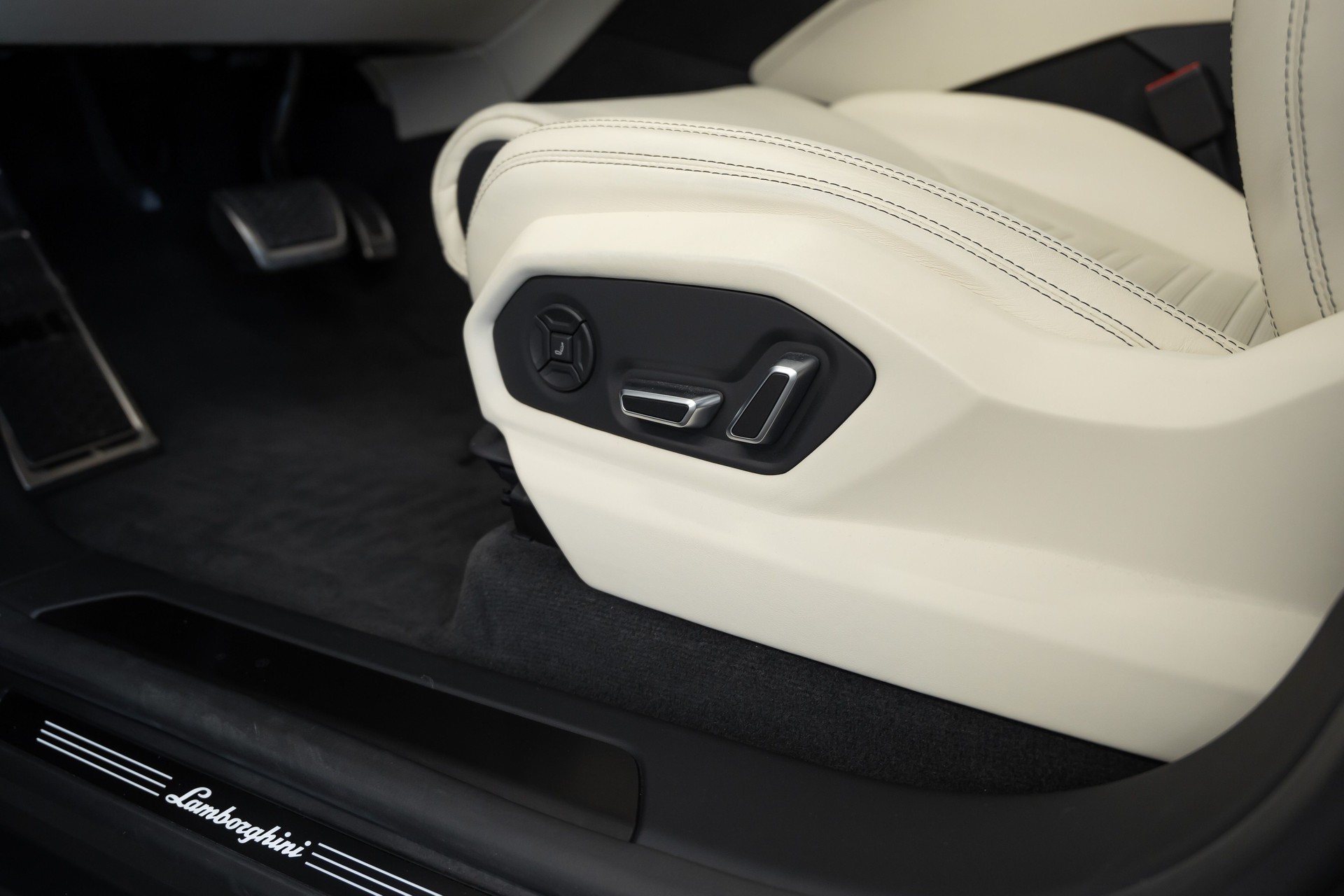 LAMBORGHINI Urus SE-image-19