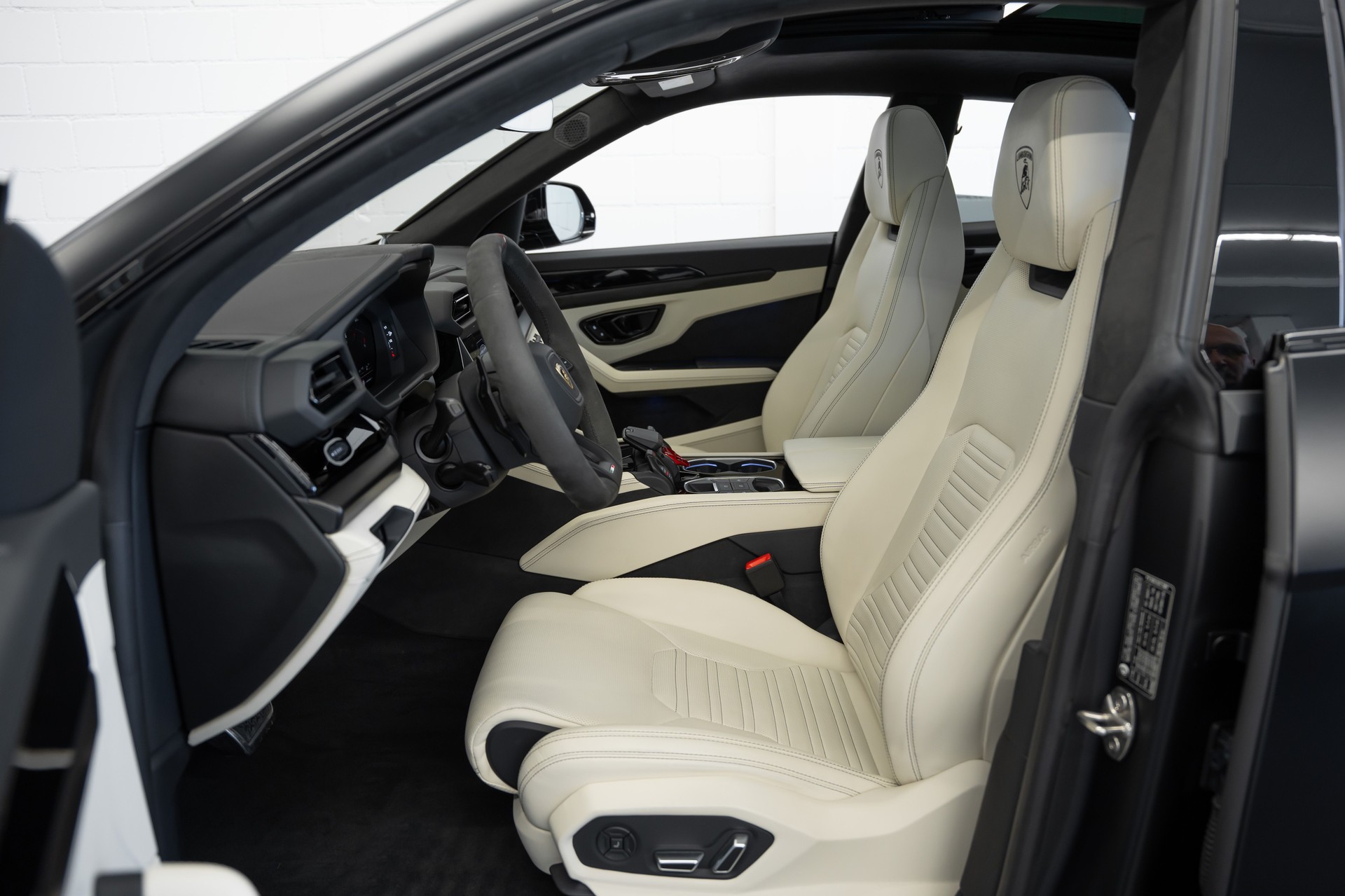 LAMBORGHINI Urus SE-image-10