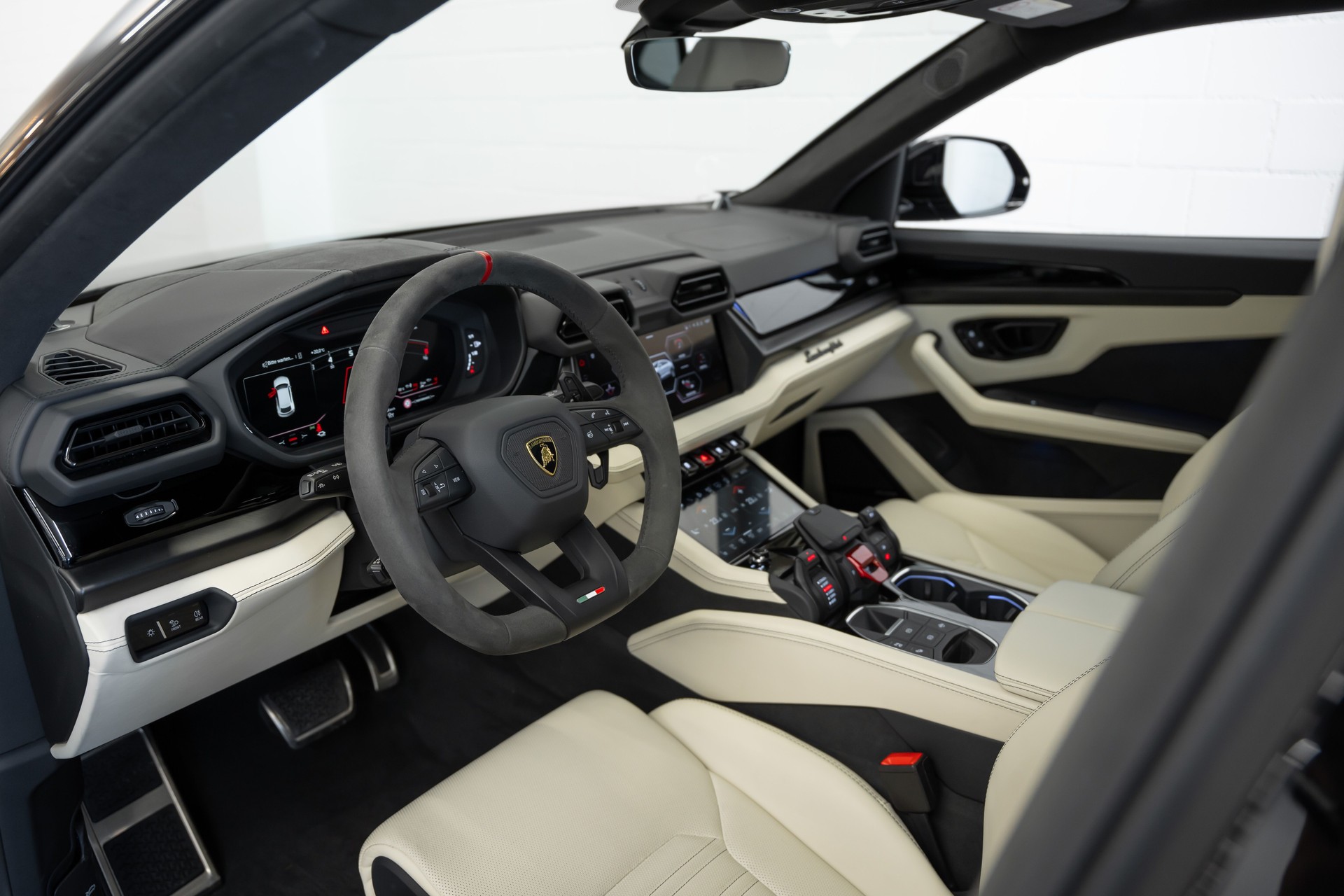LAMBORGHINI Urus SE-image-9