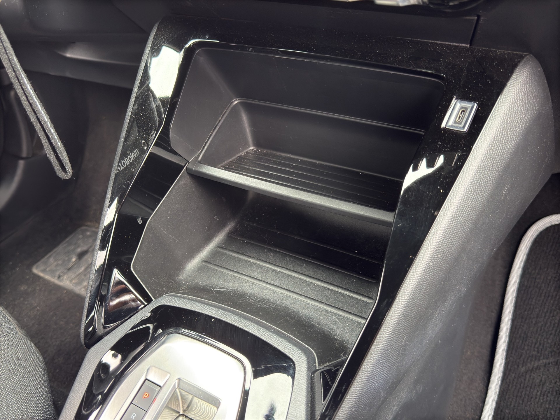 PEUGEOT 2008 1.2 Hybrid 145 Style-image-33