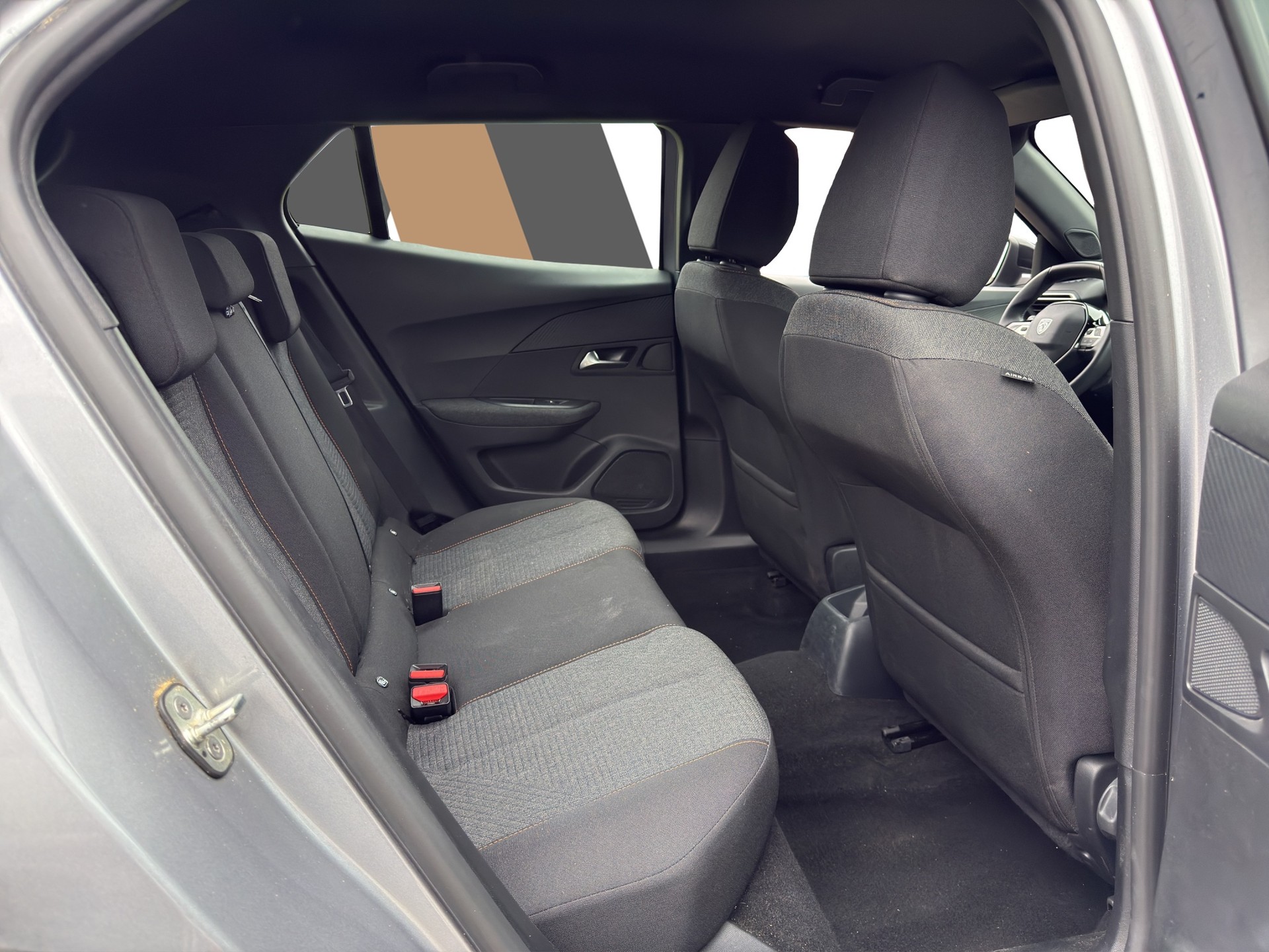 PEUGEOT 2008 1.2 Hybrid 145 Style-image-16