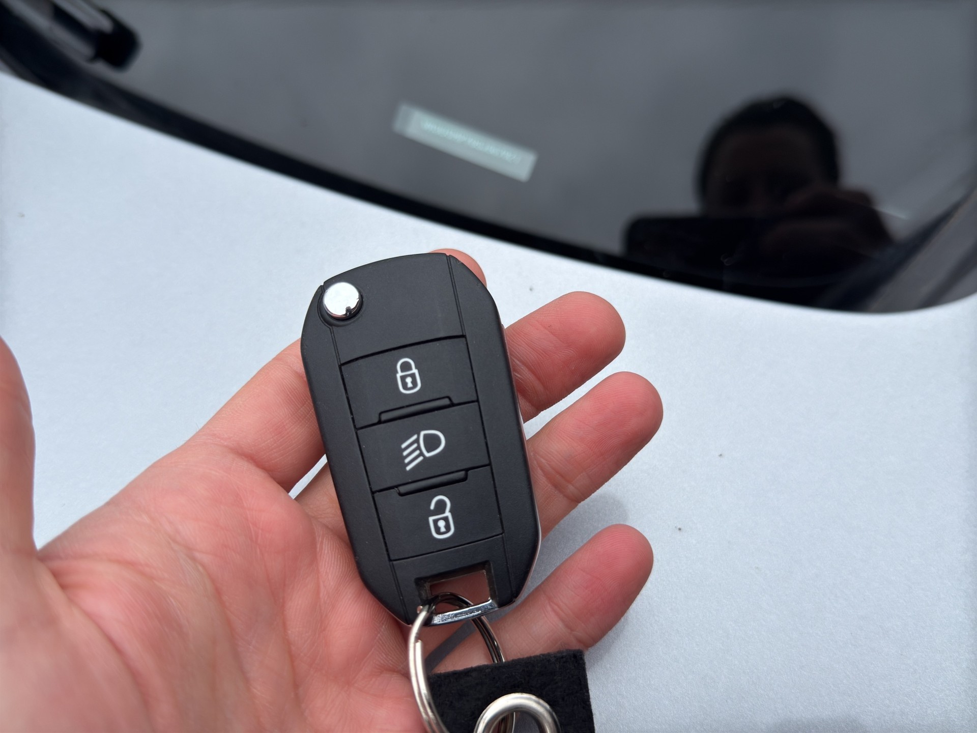 PEUGEOT 2008 1.2 Hybrid 145 Style-image-50