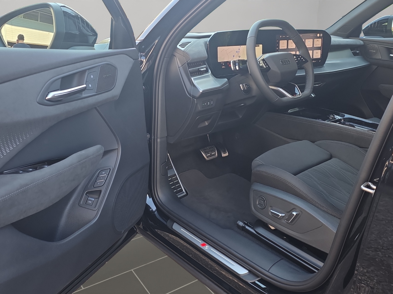 AUDI Q3 SUV TFSI quattro 195 kW S tronic-image-4