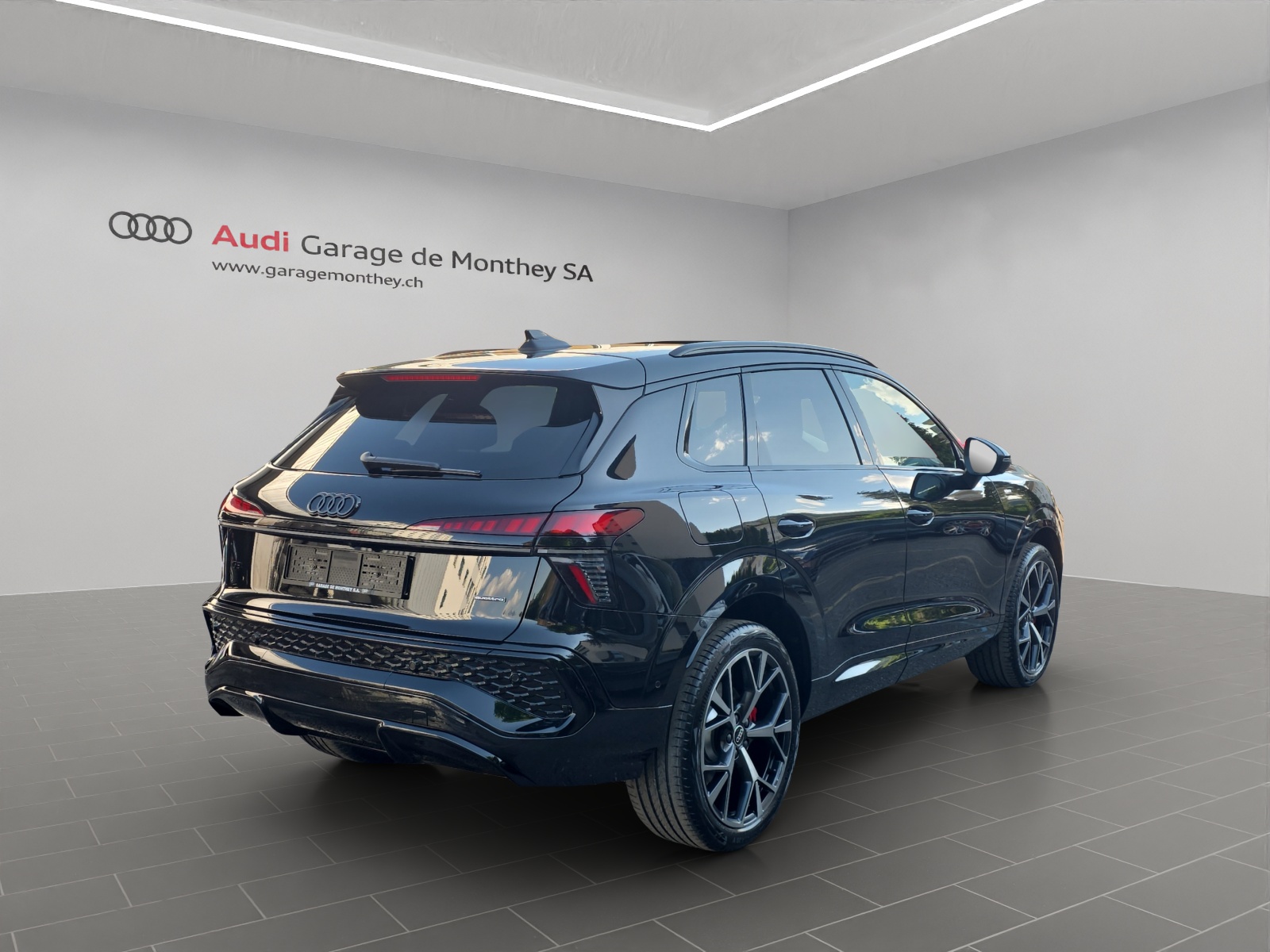 AUDI Q3 SUV TFSI quattro 195 kW S tronic-image-2