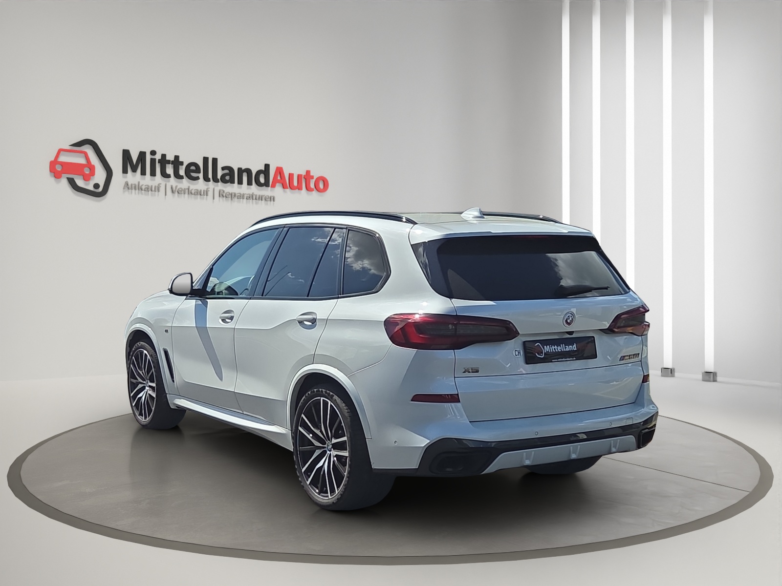 BMW X5 xDrive M50i Steptronic-image-12