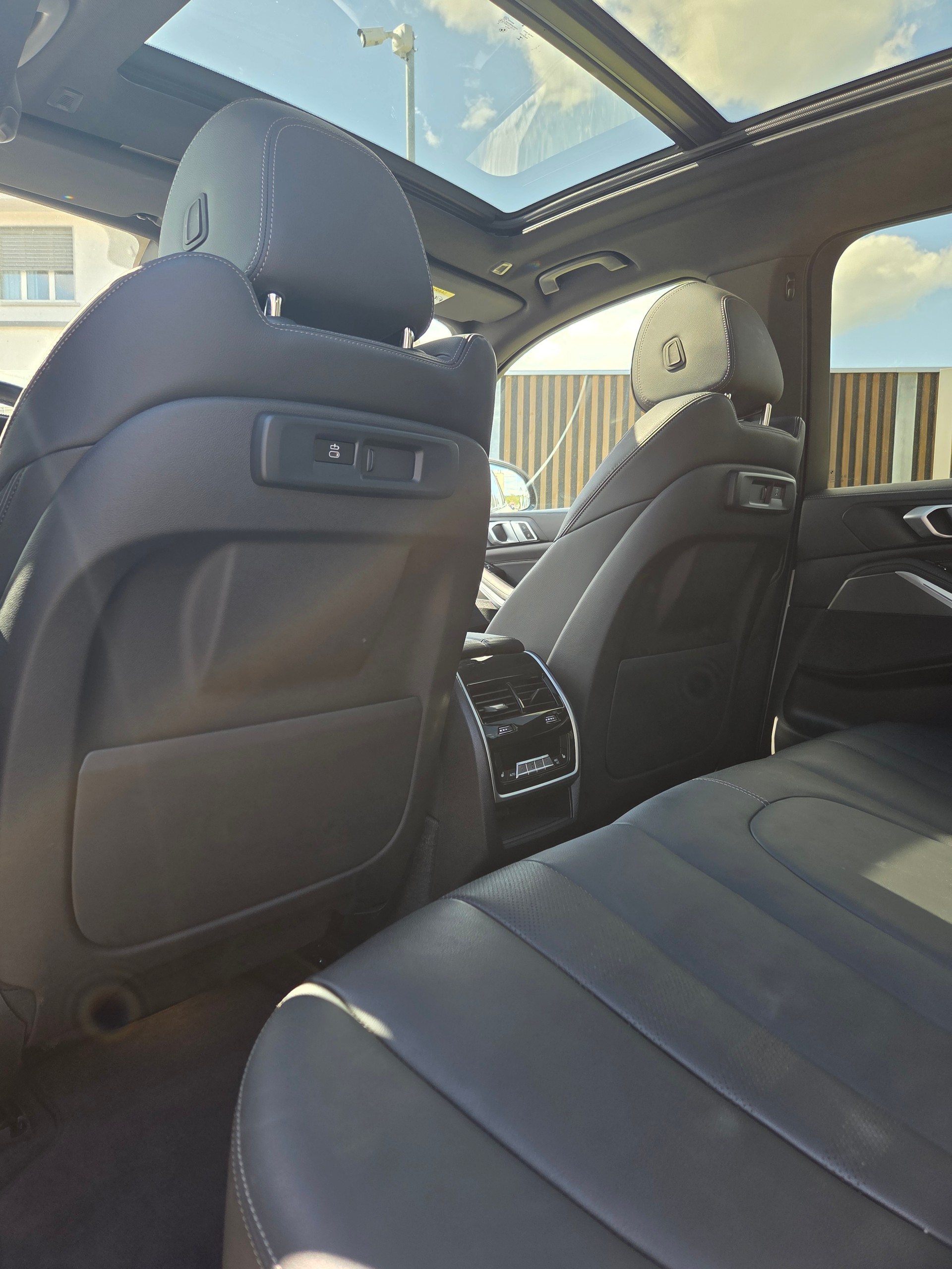 BMW X5 xDrive M50i Steptronic-image-9